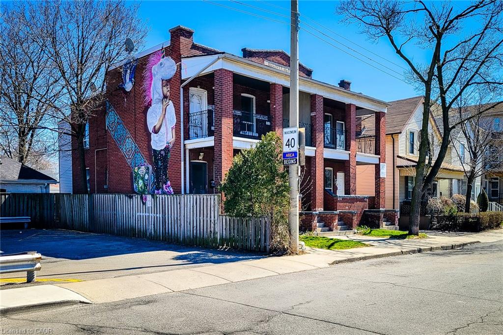 Unit UPPER - 254 Emerald Street N, Hamilton 2