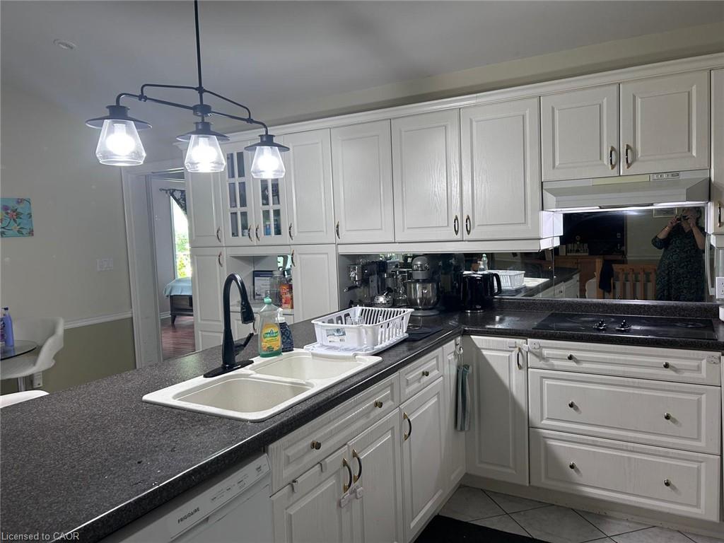 7594 Canterbury Crescent, Niagara Falls 4
