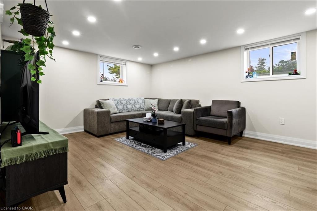 Unit Lower - 161 Hoover Crescent, Hamilton 5