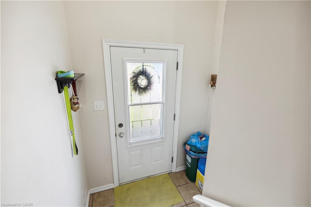 Unit Upper - 203 Commercial Street, Welland 4