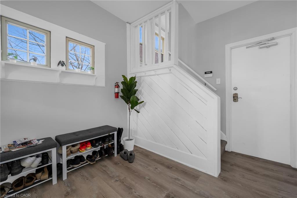 Unit UPPER - 9 Melrose Avenue S, Hamilton 4
