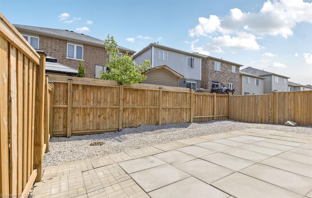 25 Munro Circle, Brantford 3