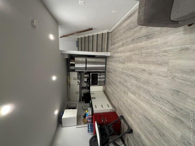 Unit B - 129 Parkdale Avenue S, Hamilton 3