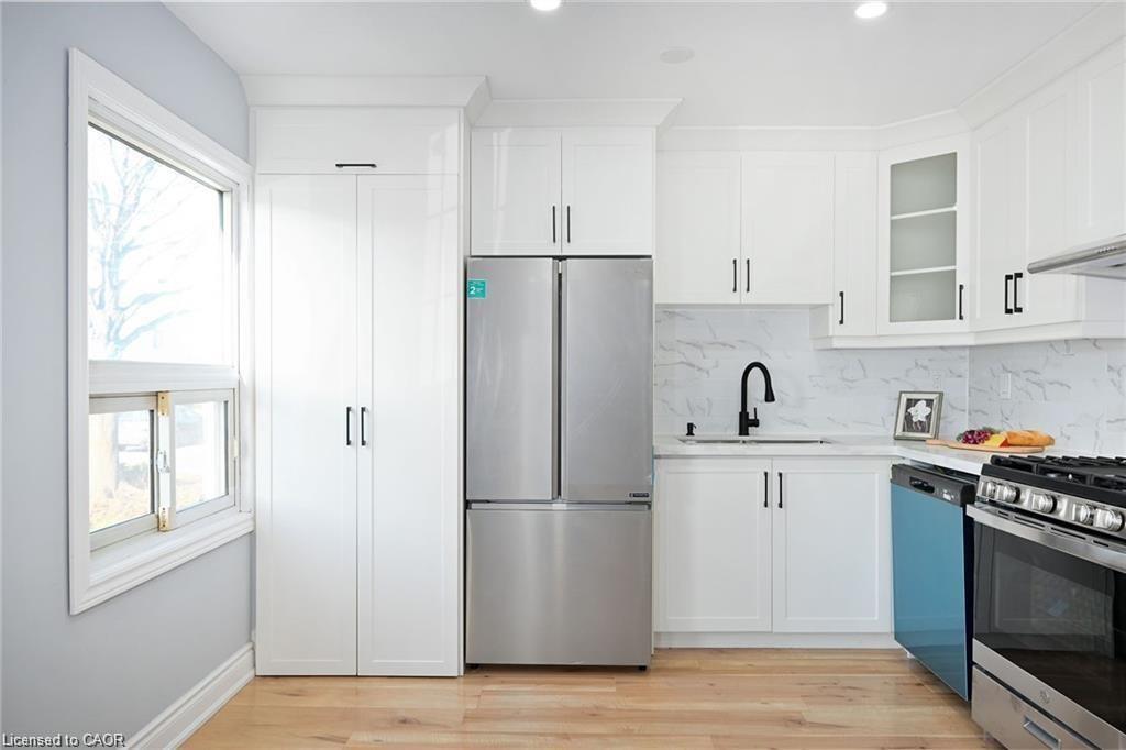 Unit Upper - 213 East 28th Street, Hamilton 5