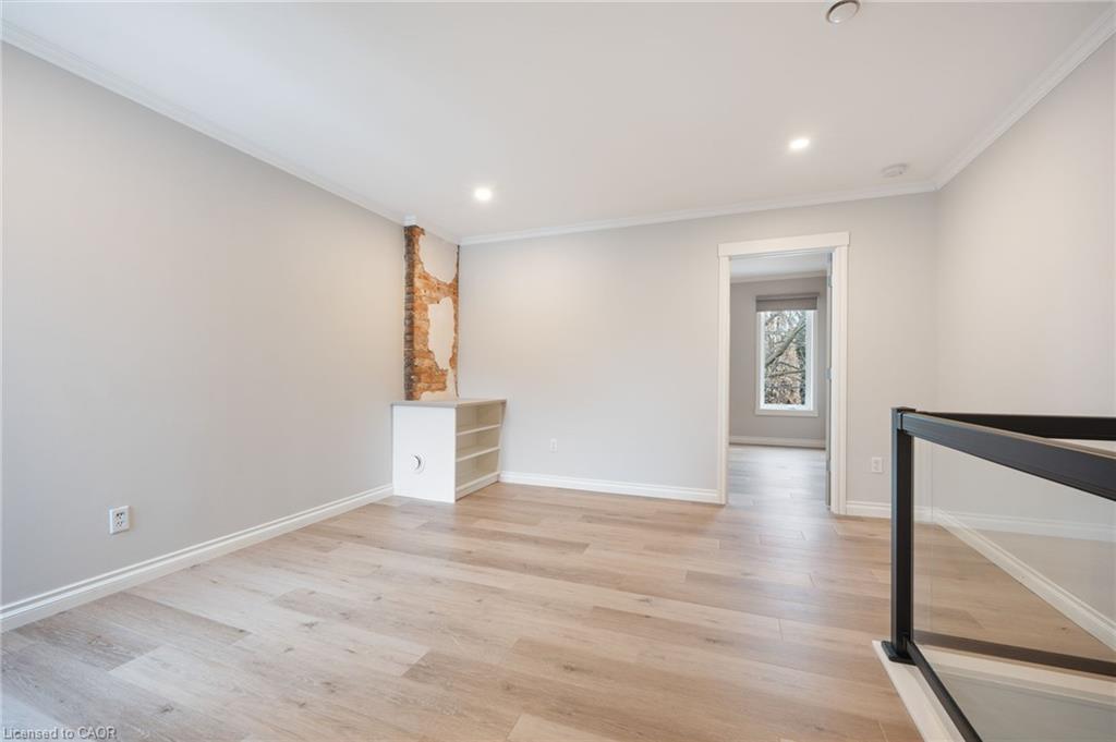 Unit upper - 345 Macnab Street N, Hamilton 2