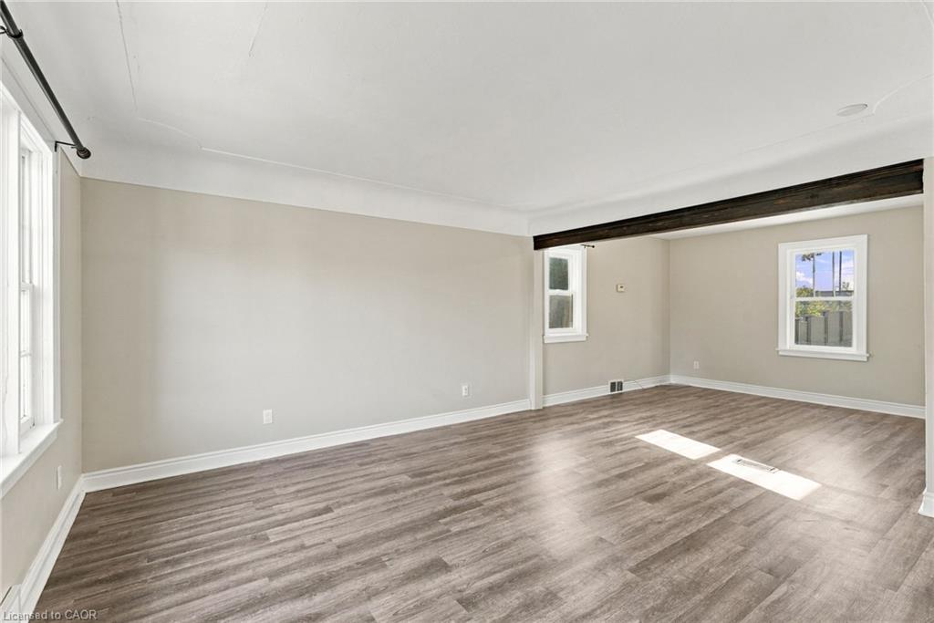 8541 Airport Road, Glanbrook 5