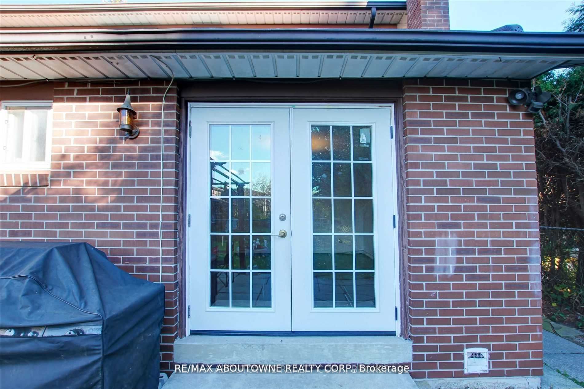 Unit Lower - 14 Angus Drive, North York 3