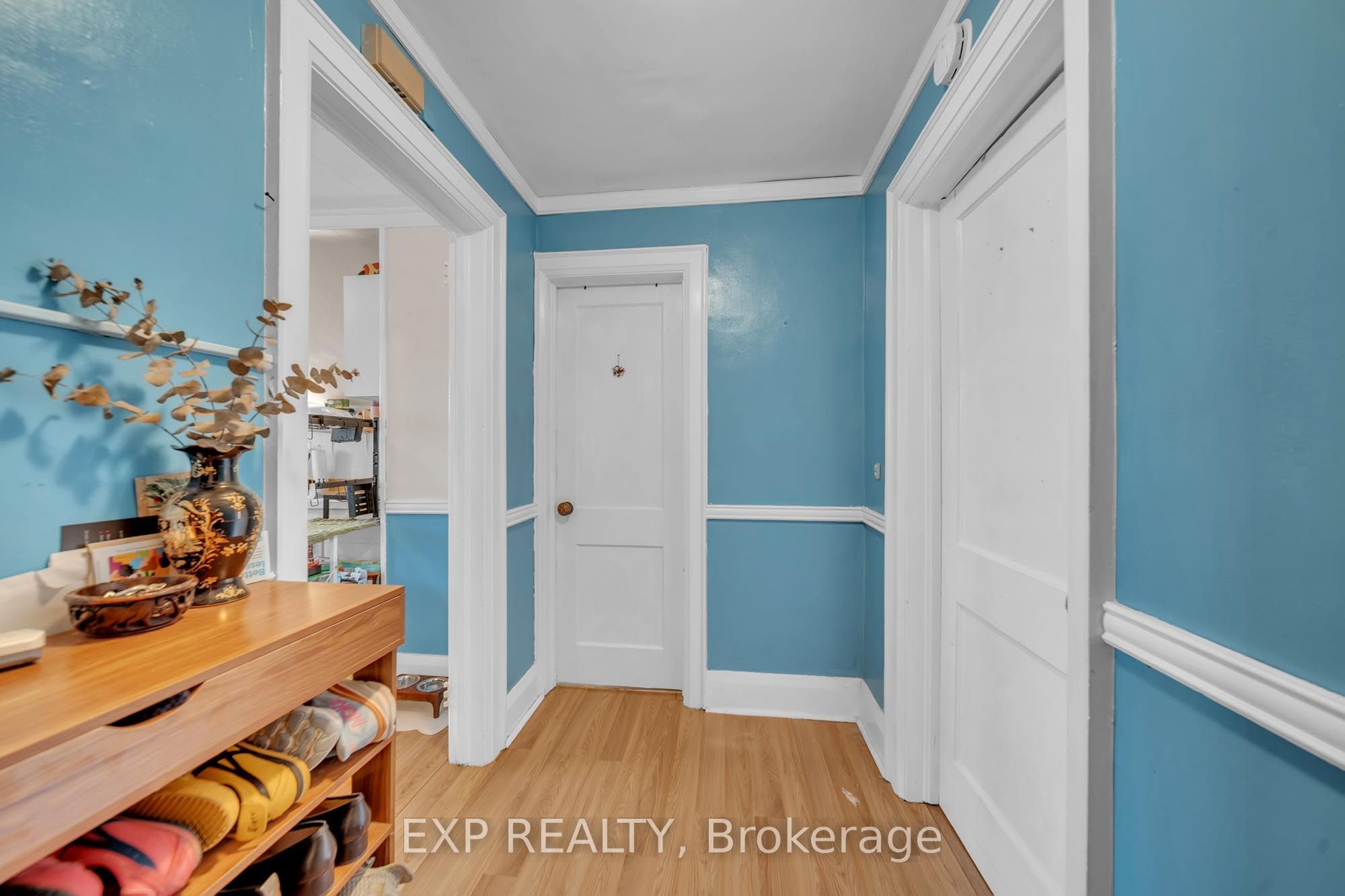 896 Avenue Road, Toronto 3