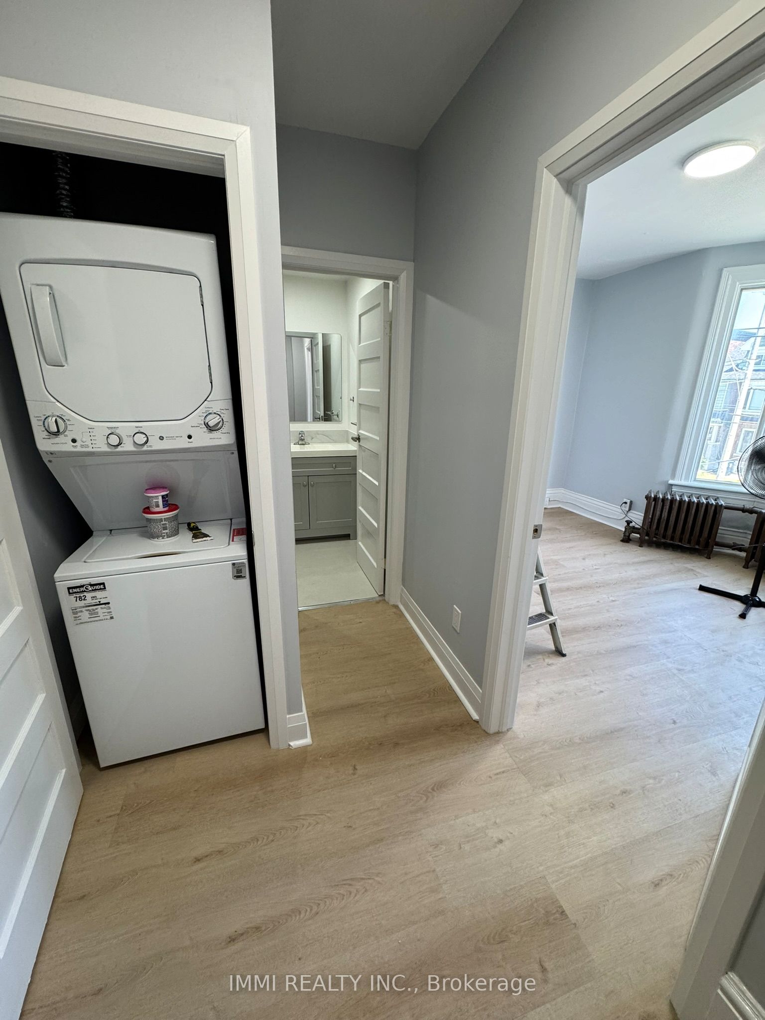 Unit 202 - 618 Bathurst Street, Toronto 5