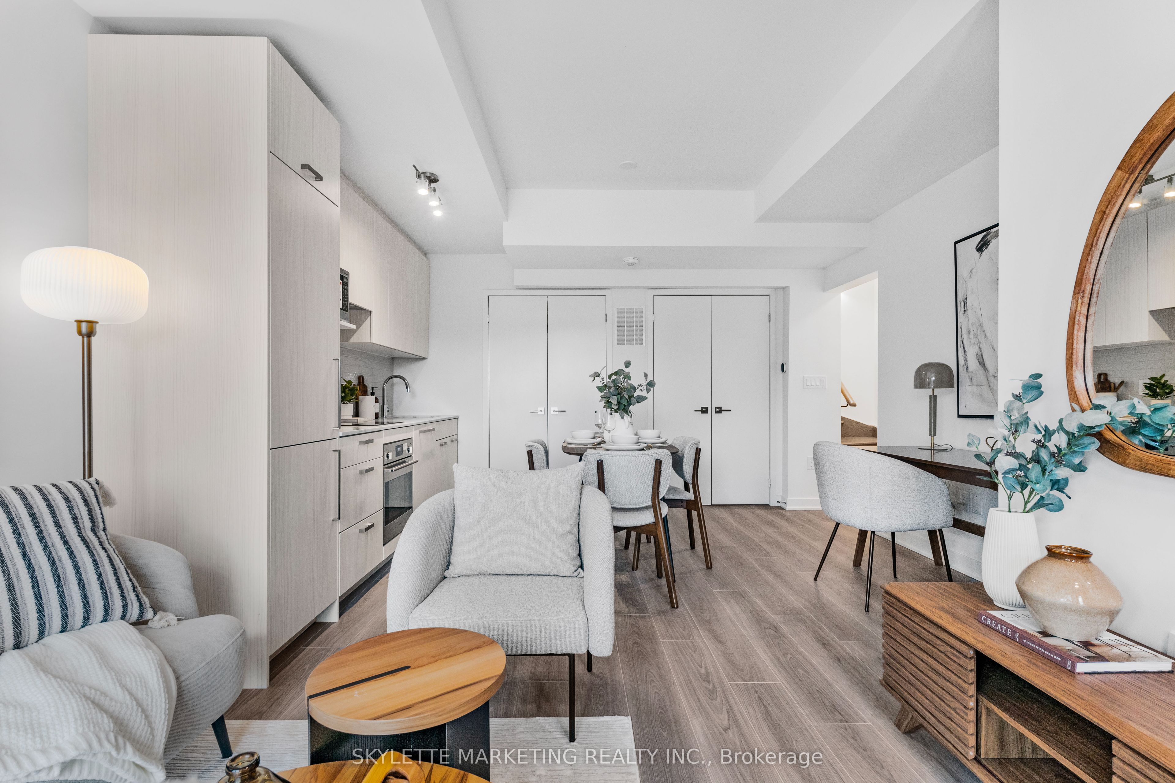 Unit 13 - 75 Curlew Drive, North York 2