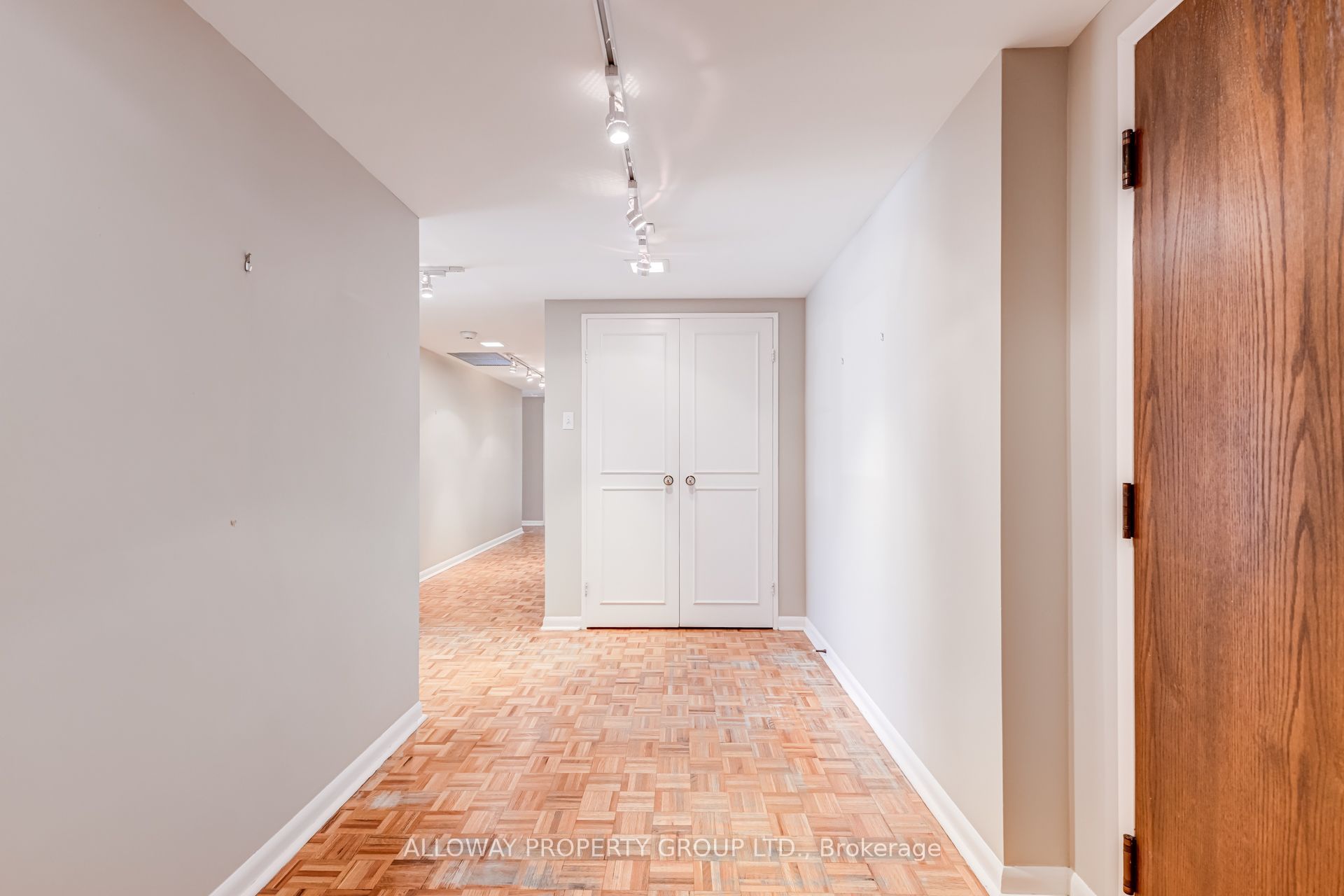 Unit 1305 - 1166 Bay Street, Toronto 4
