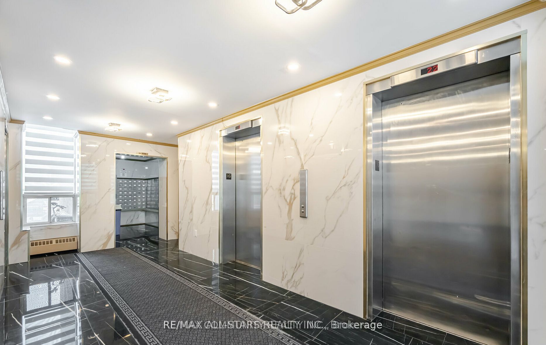 Unit 1906 - 10 Sunny Glenway, Toronto 3