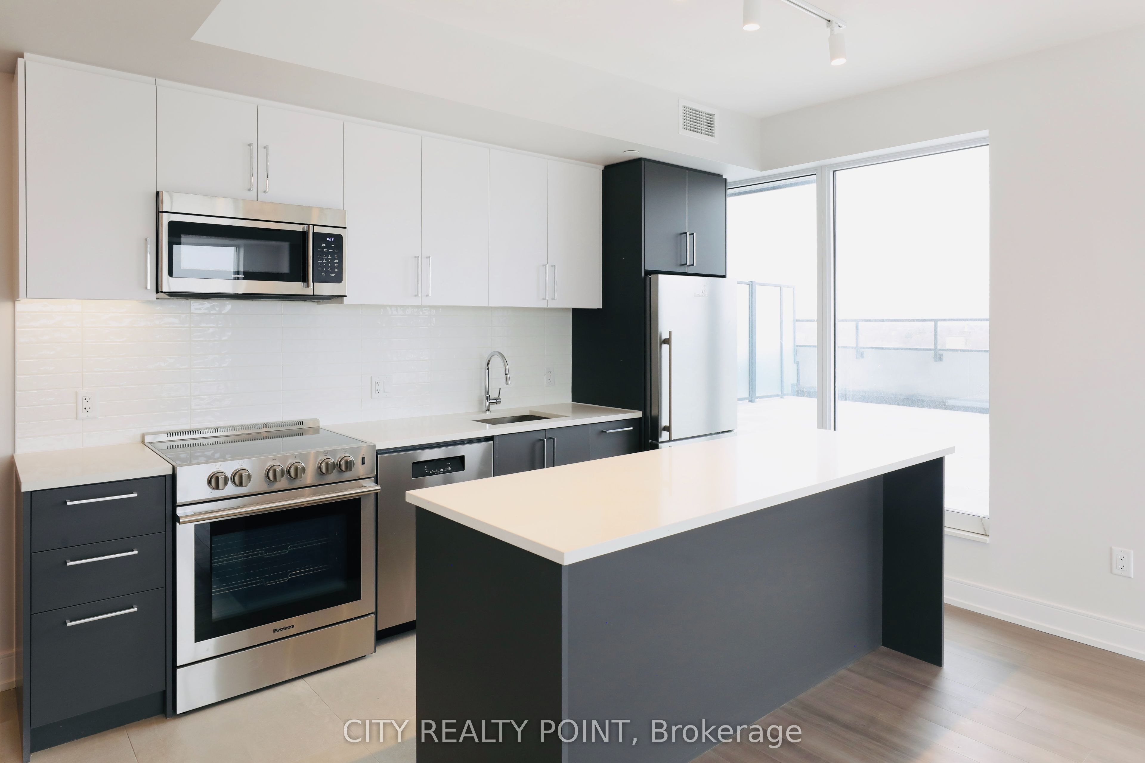 Unit 909 - 2525 Bathurst Street, Toronto 4
