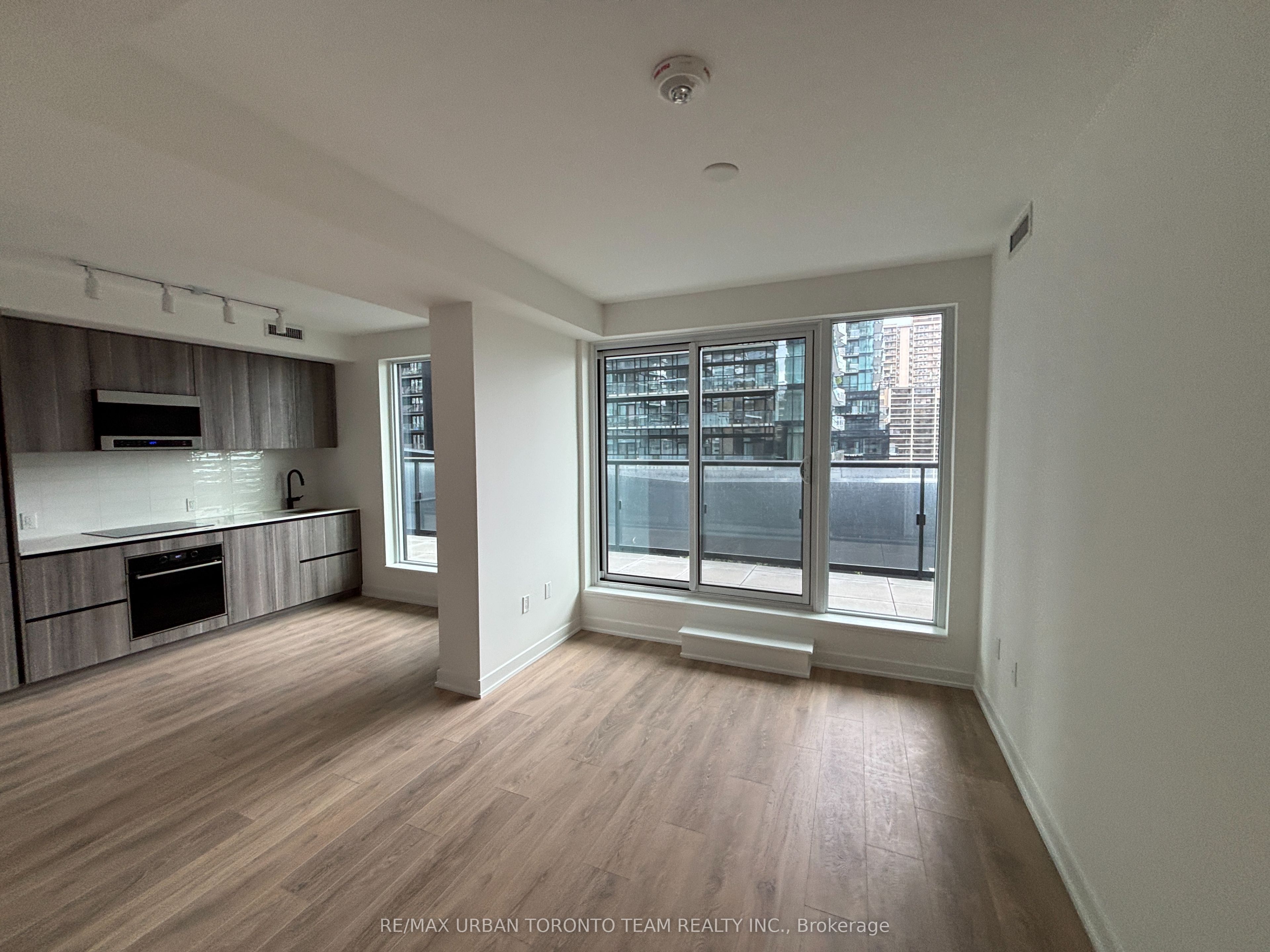 Unit 701 - 117 Broadway Avenue, Toronto 4