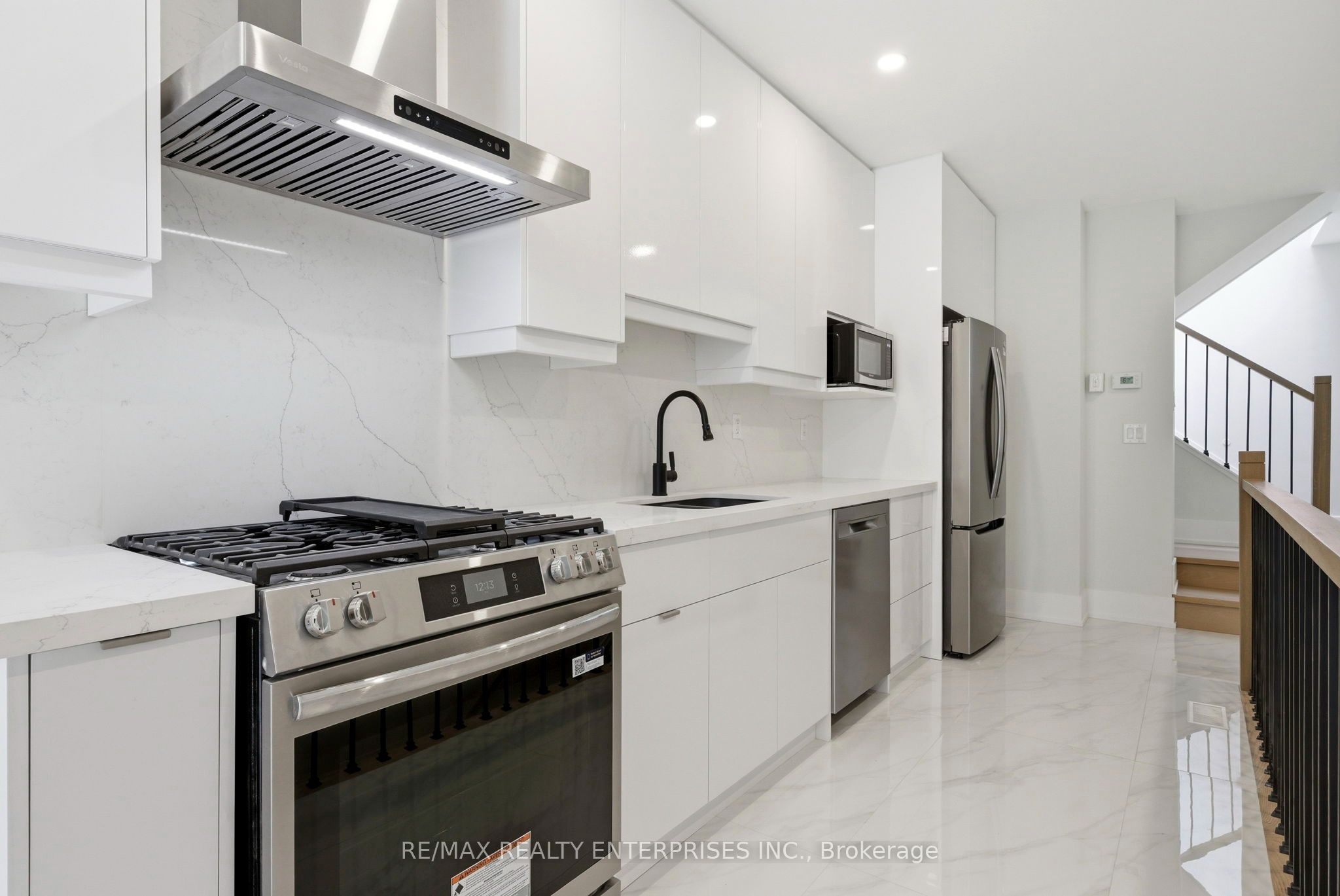 Unit 2 - 21 Belmont Street S, Toronto 2