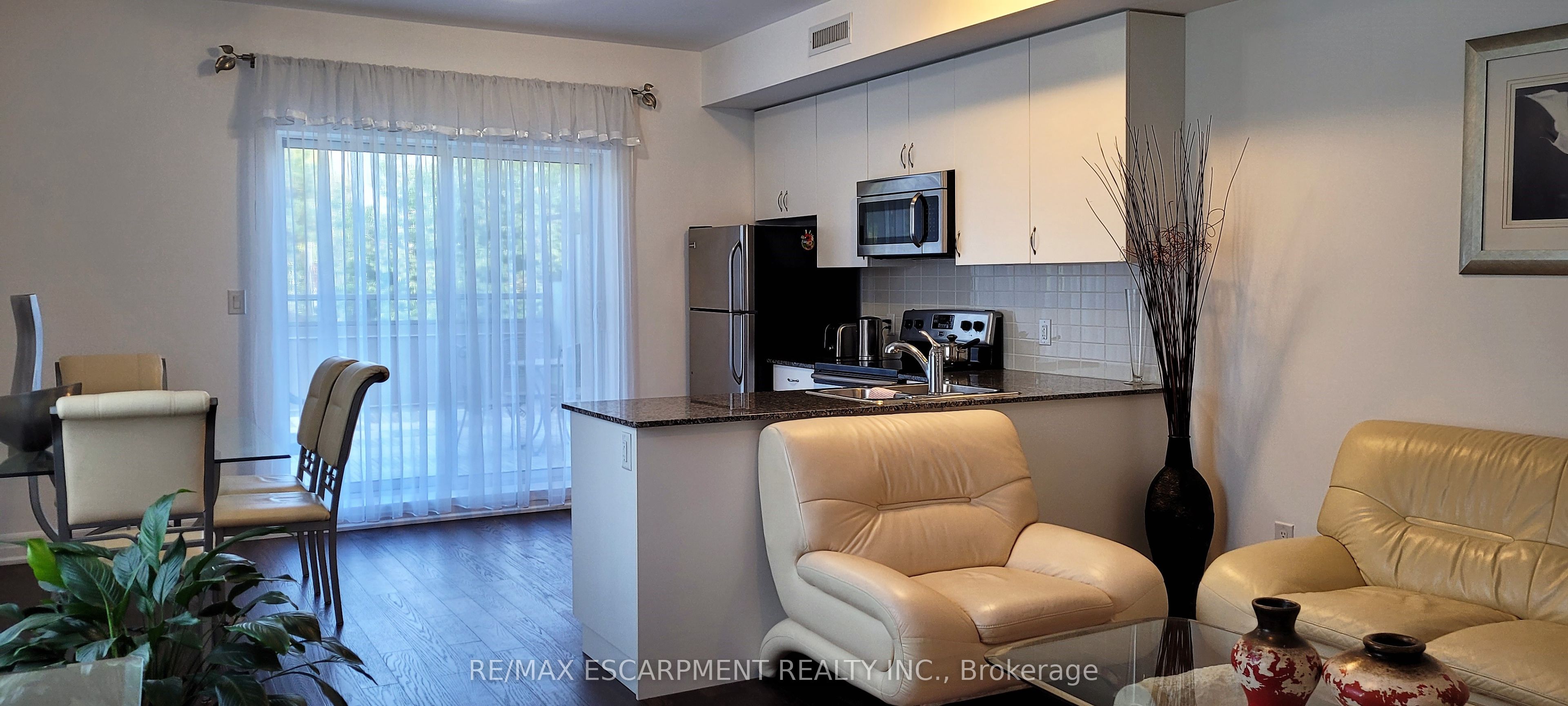 Unit 204 - 736 Sheppard Avenue W, North York 2