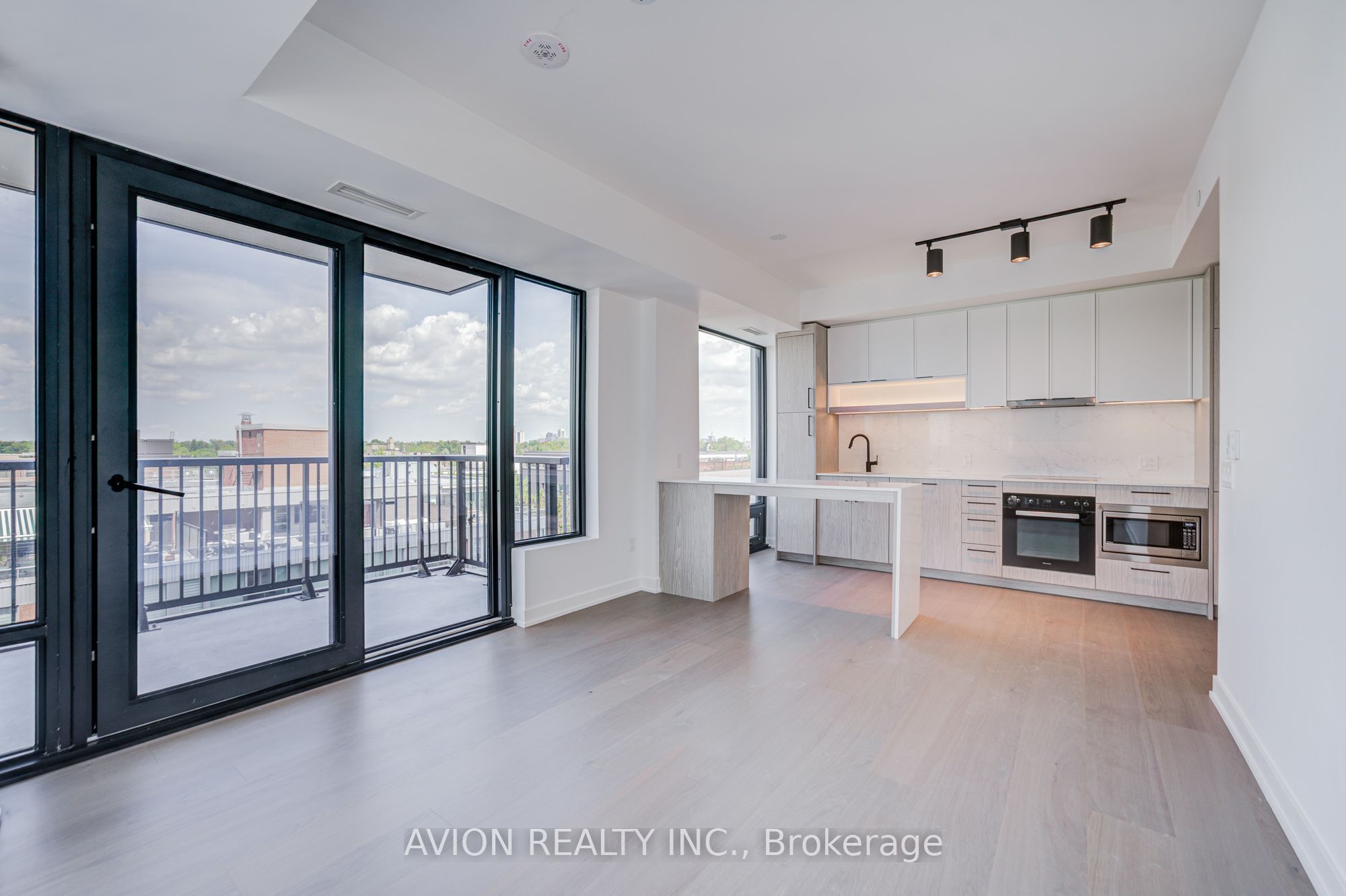 Unit 1016 - 89 MontClair Avenue, Toronto 3