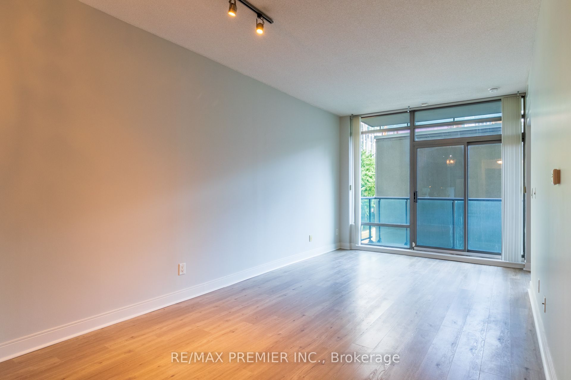 Unit 205 - 21 Scollard Street, Toronto 4