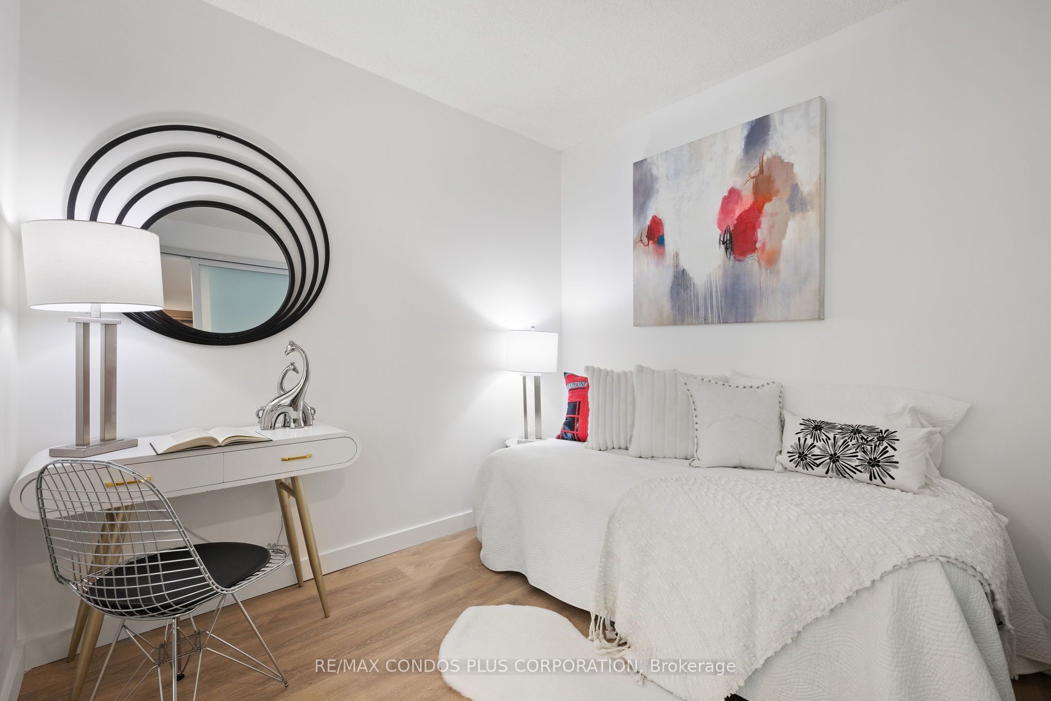 Unit 810 - 38 Widmer Street, Toronto 5
