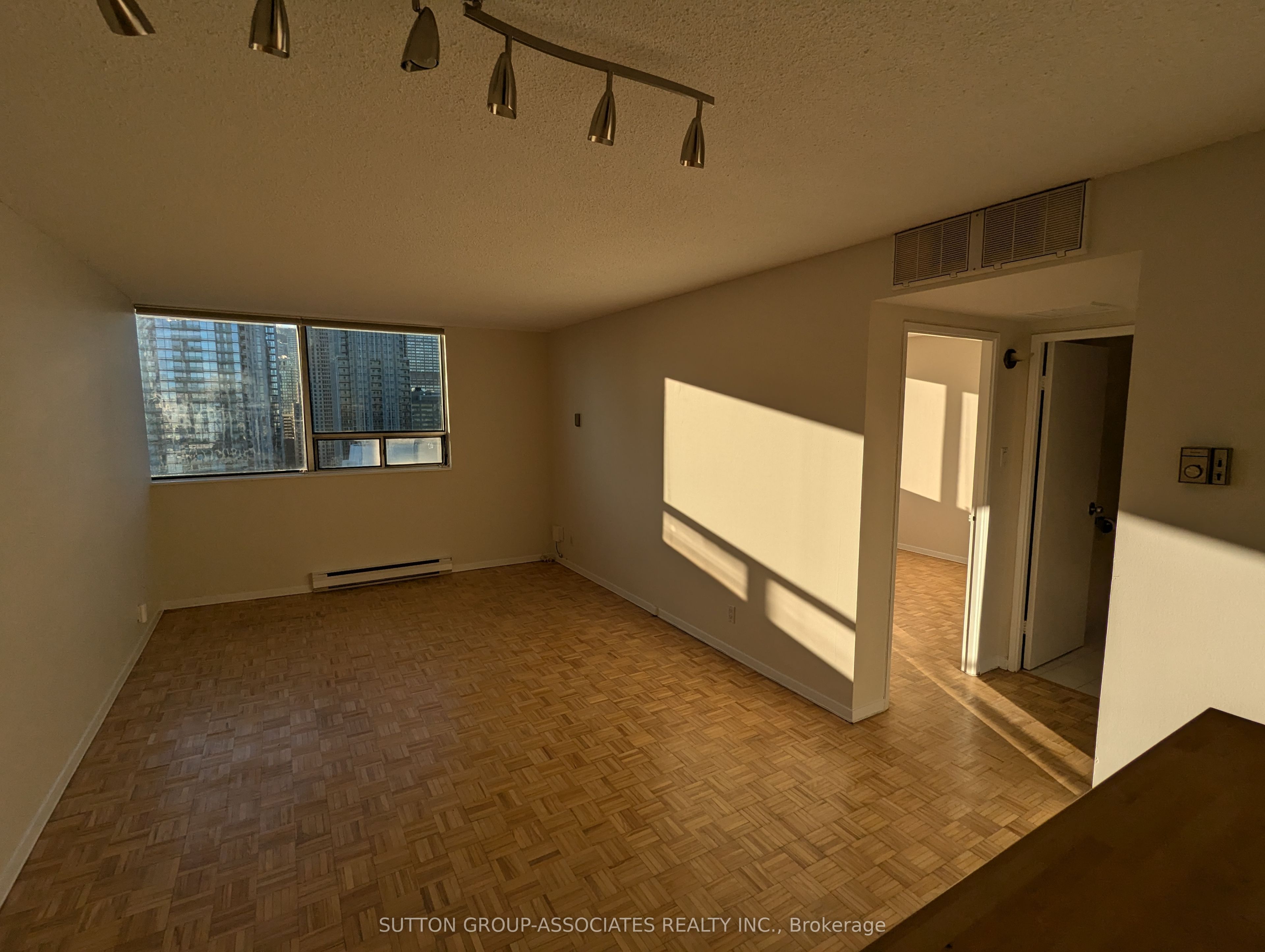 Unit 2004 - 914 Yonge Street, Toronto 2