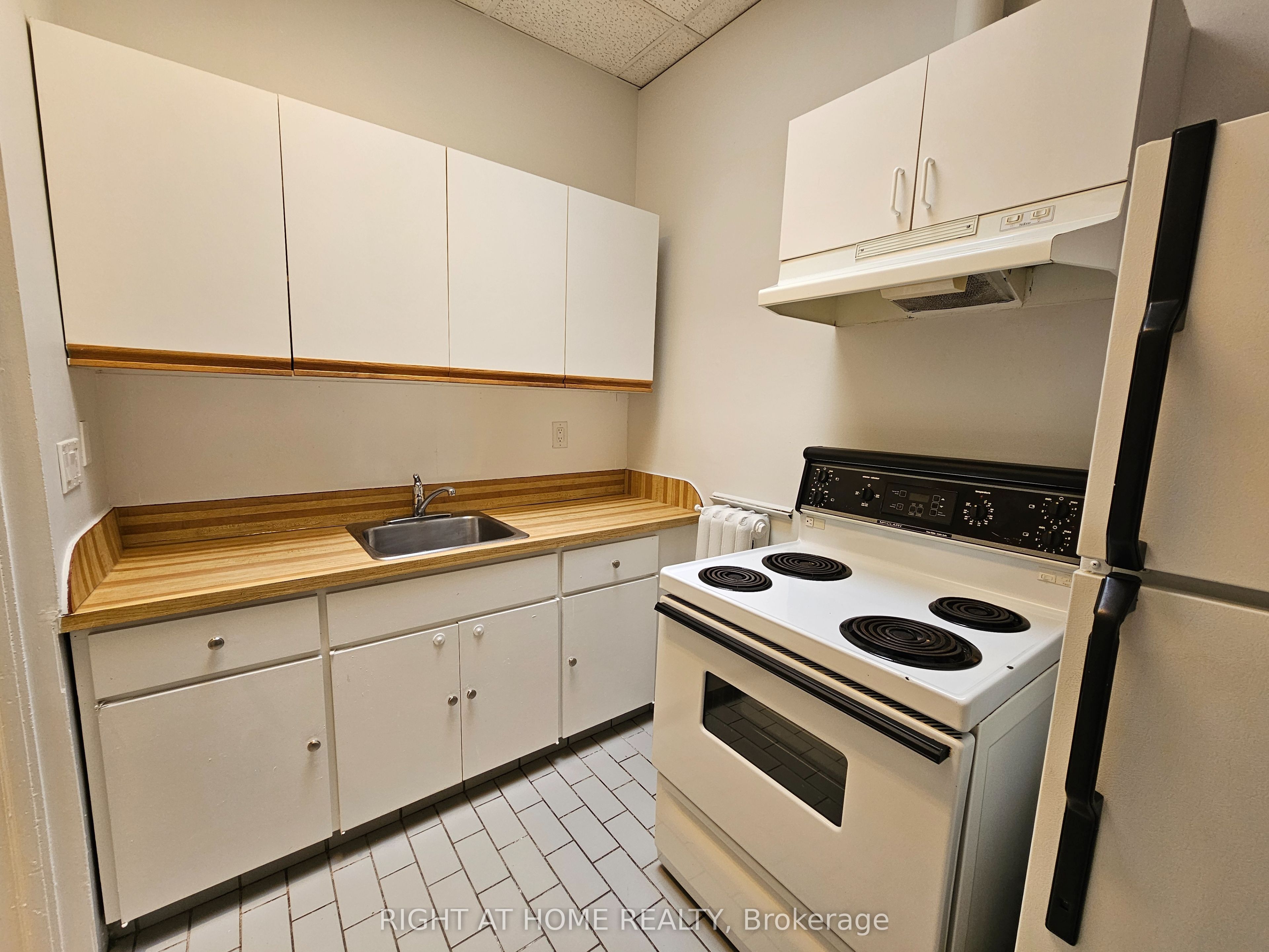 Unit 6 - 516 Yonge Street, Toronto 3