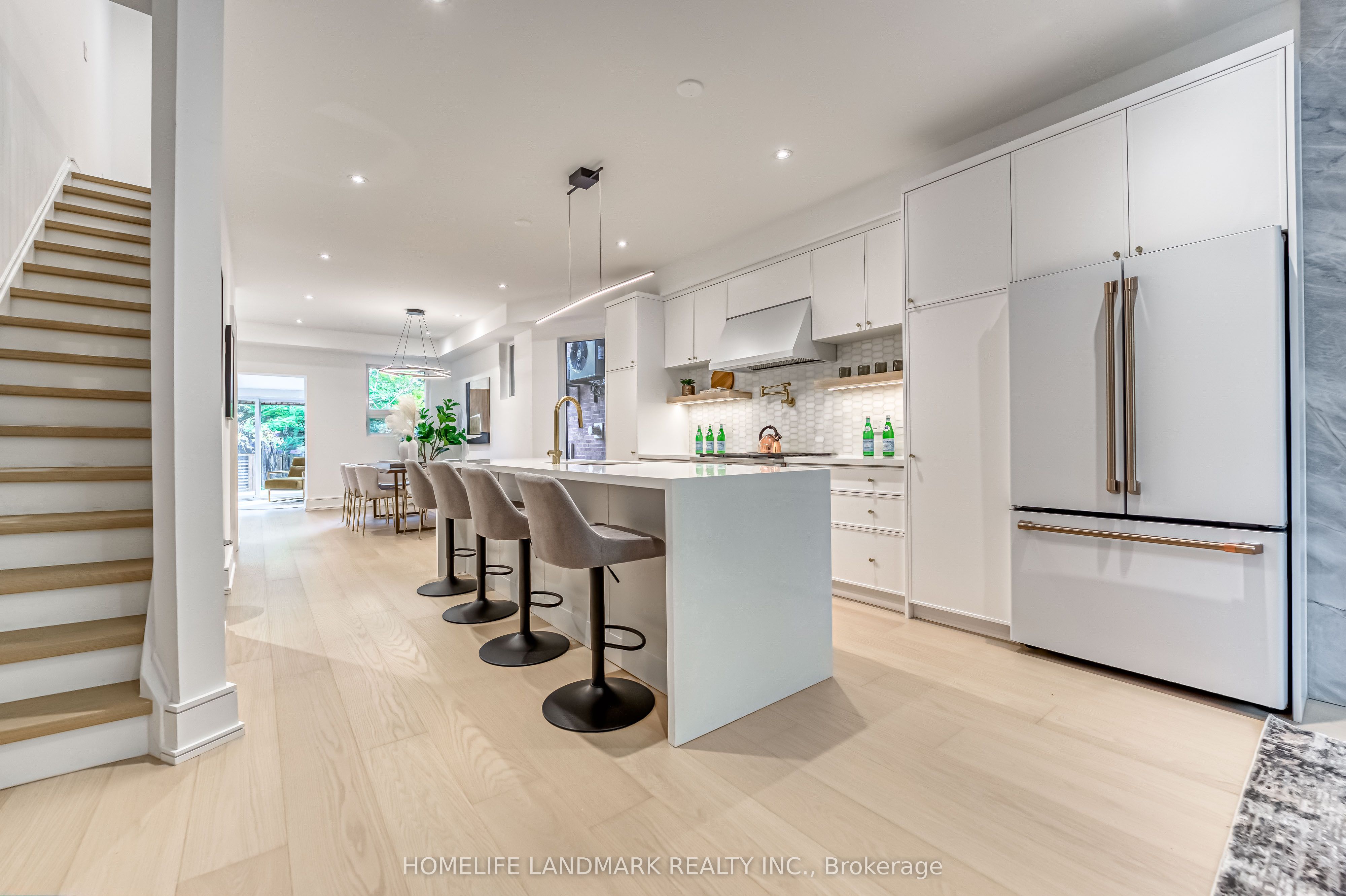195 Albany Avenue, Toronto 4