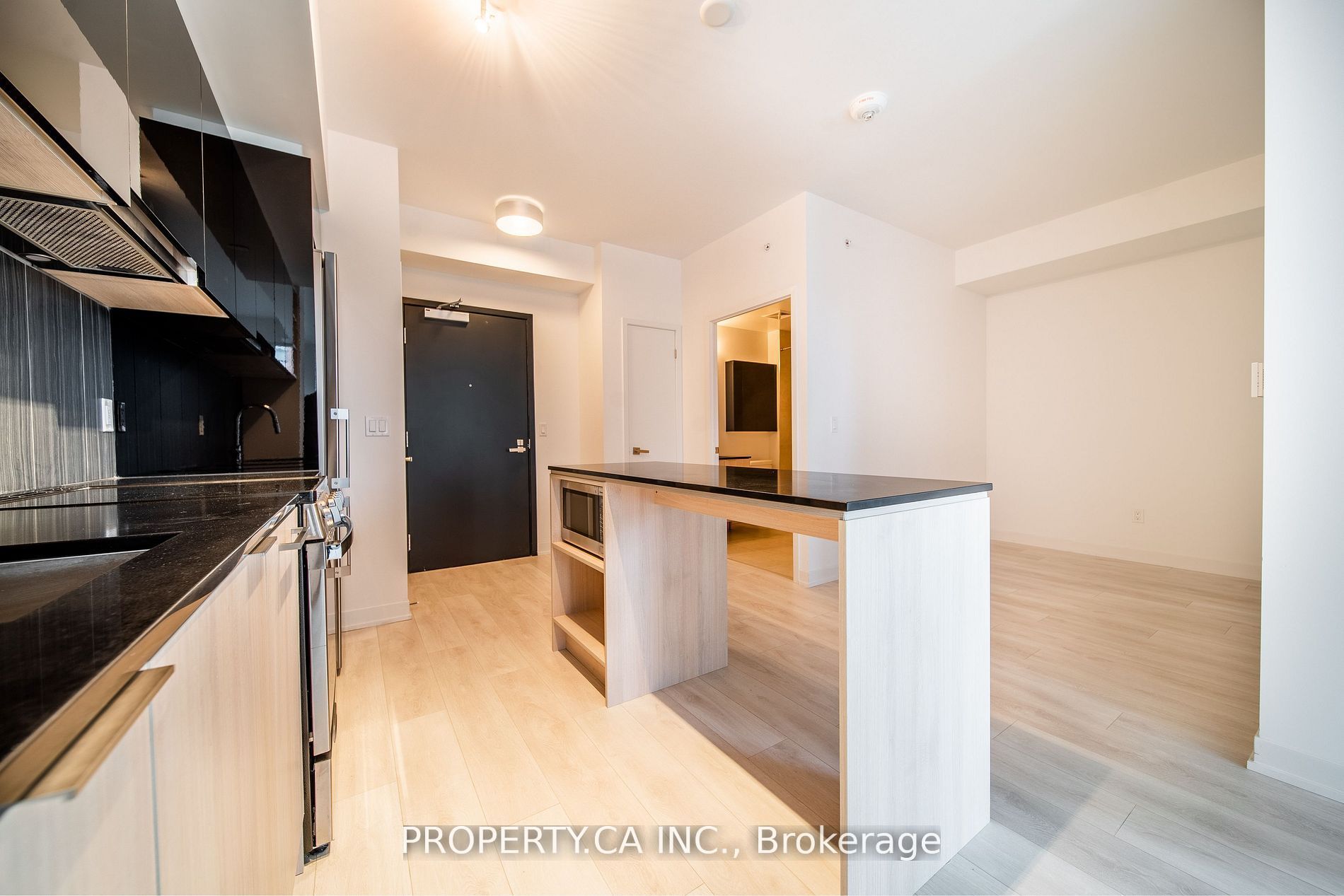 Unit 837 - 31 Tippett Road, North York 3
