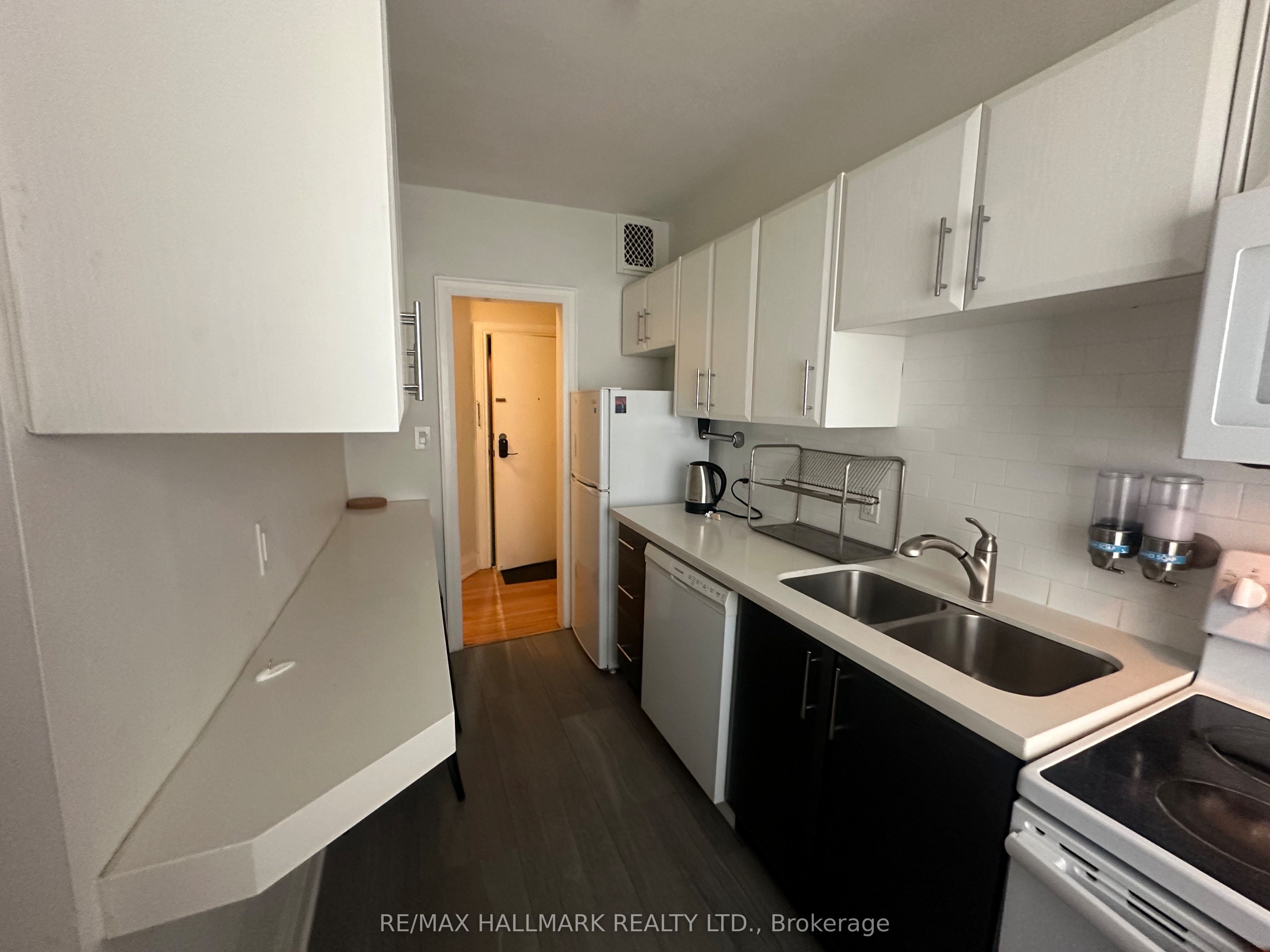 Unit 9 - 595 St Clair Avenue W, Toronto 2