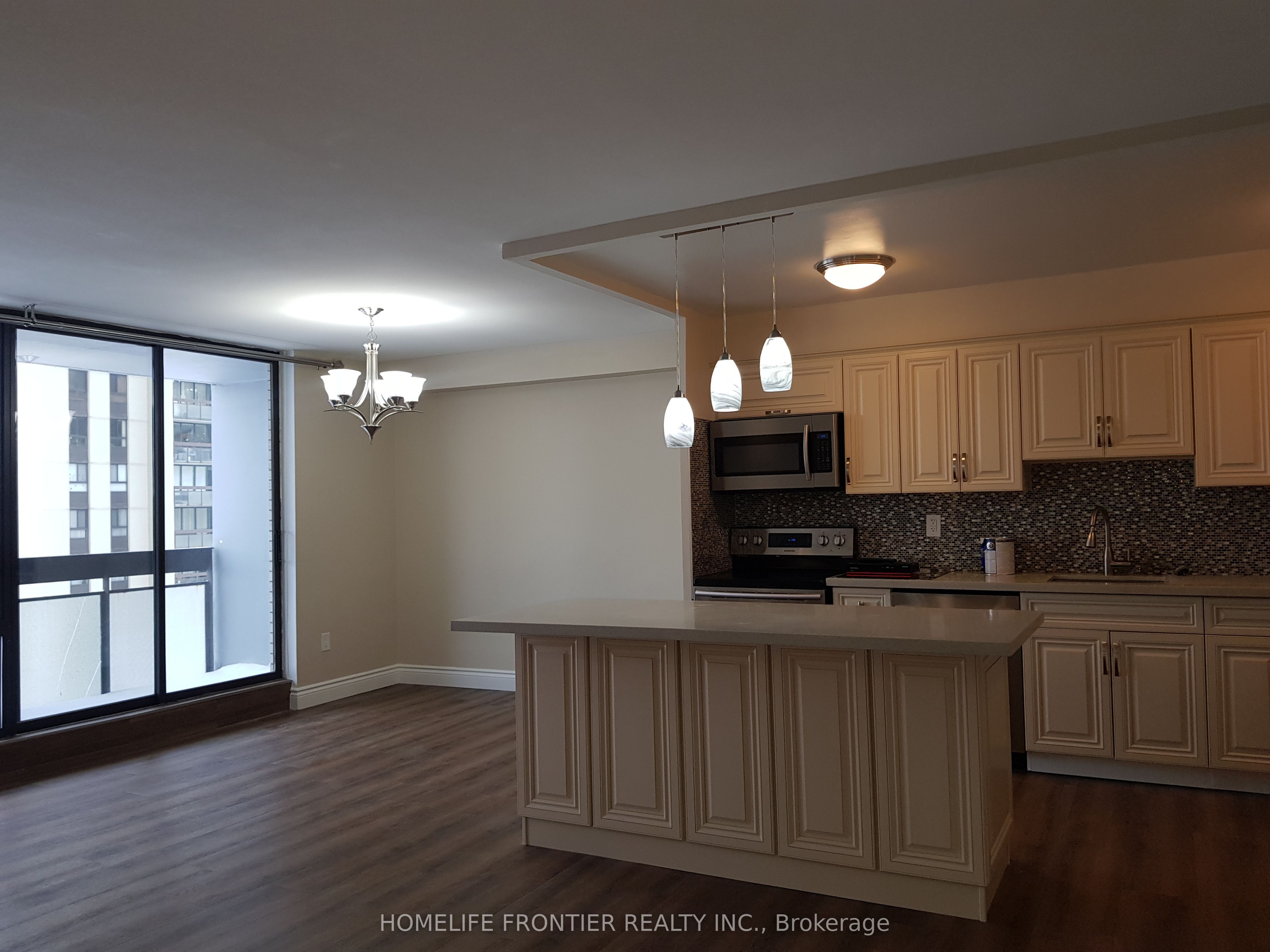 Unit 914 - 177 Linus Road, North York 4