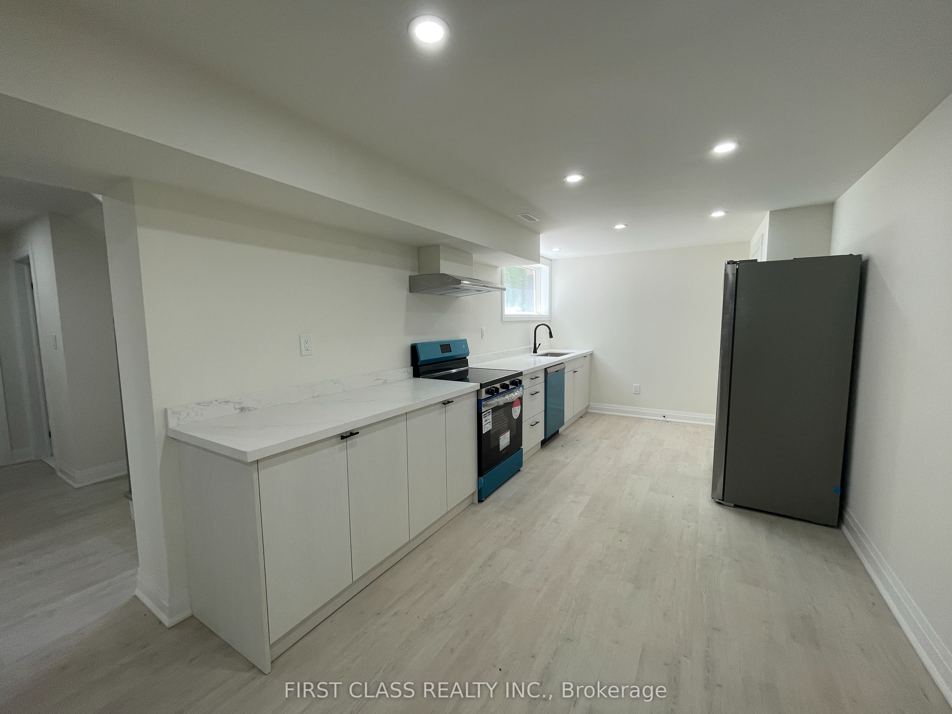 Unit Lower - 181 Wedgewood Drive, North York 4