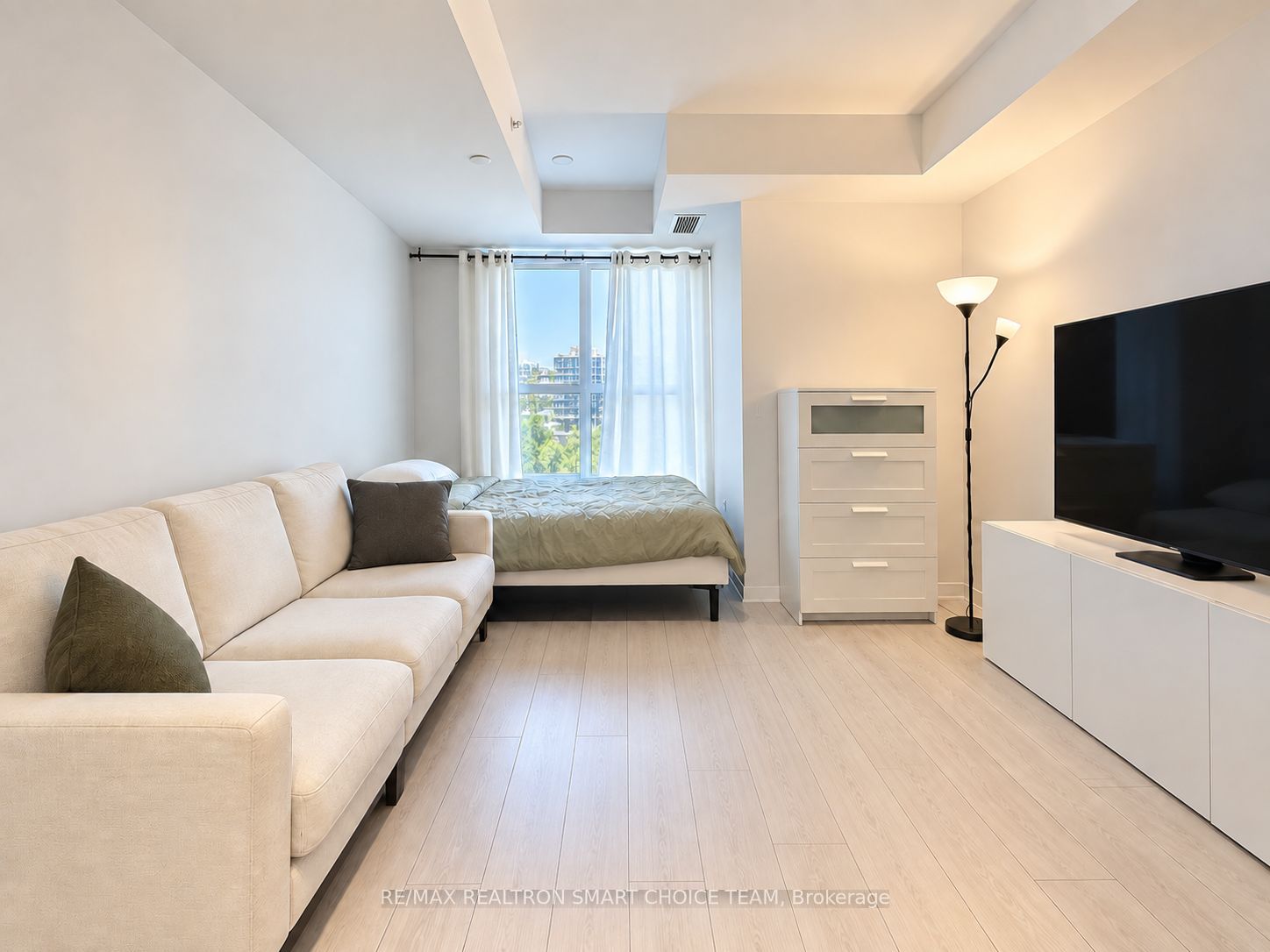 Unit 427 - 31 Tippett Road, North York 4