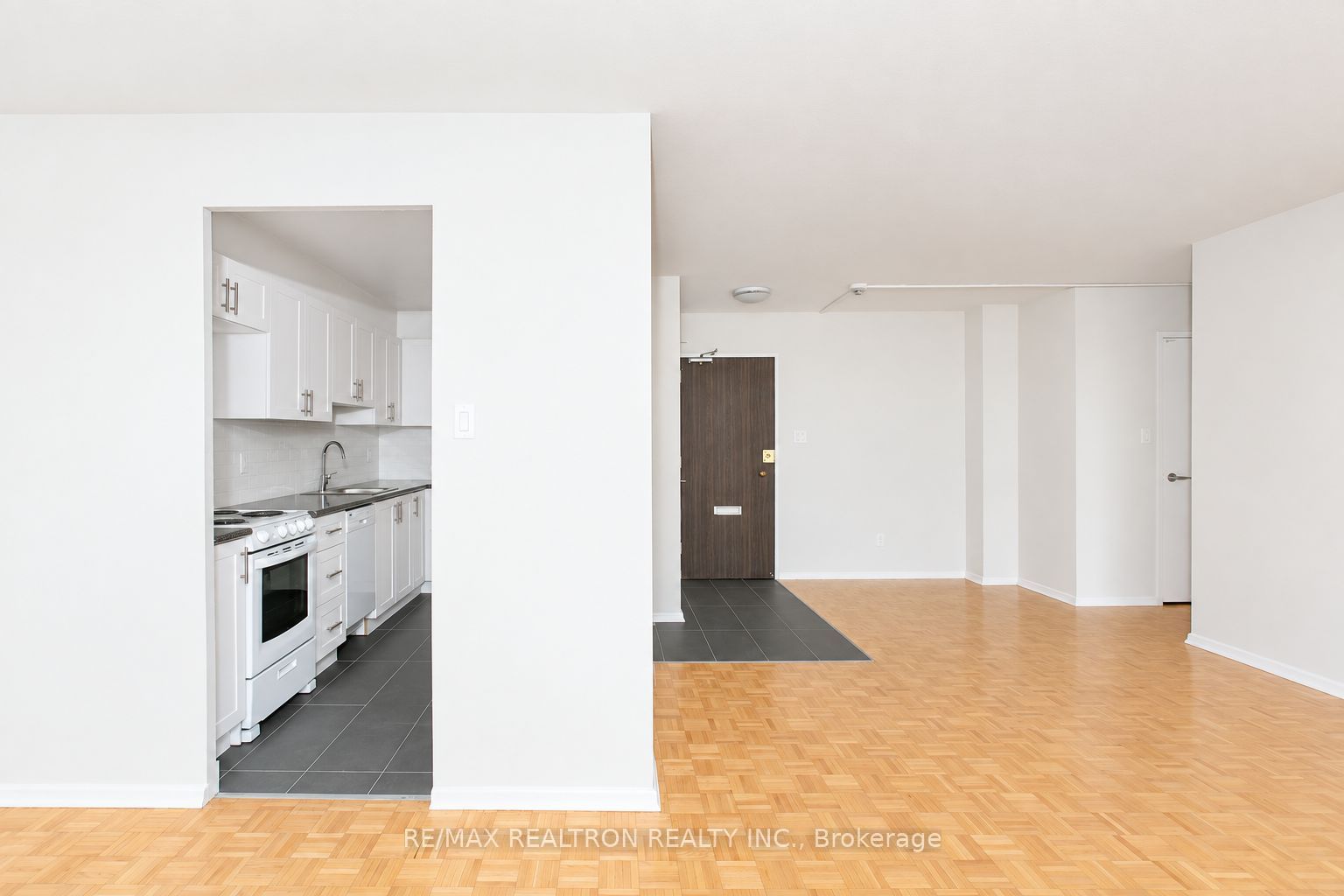 Unit 1008 - 6200 Bathurst Street, North York 4