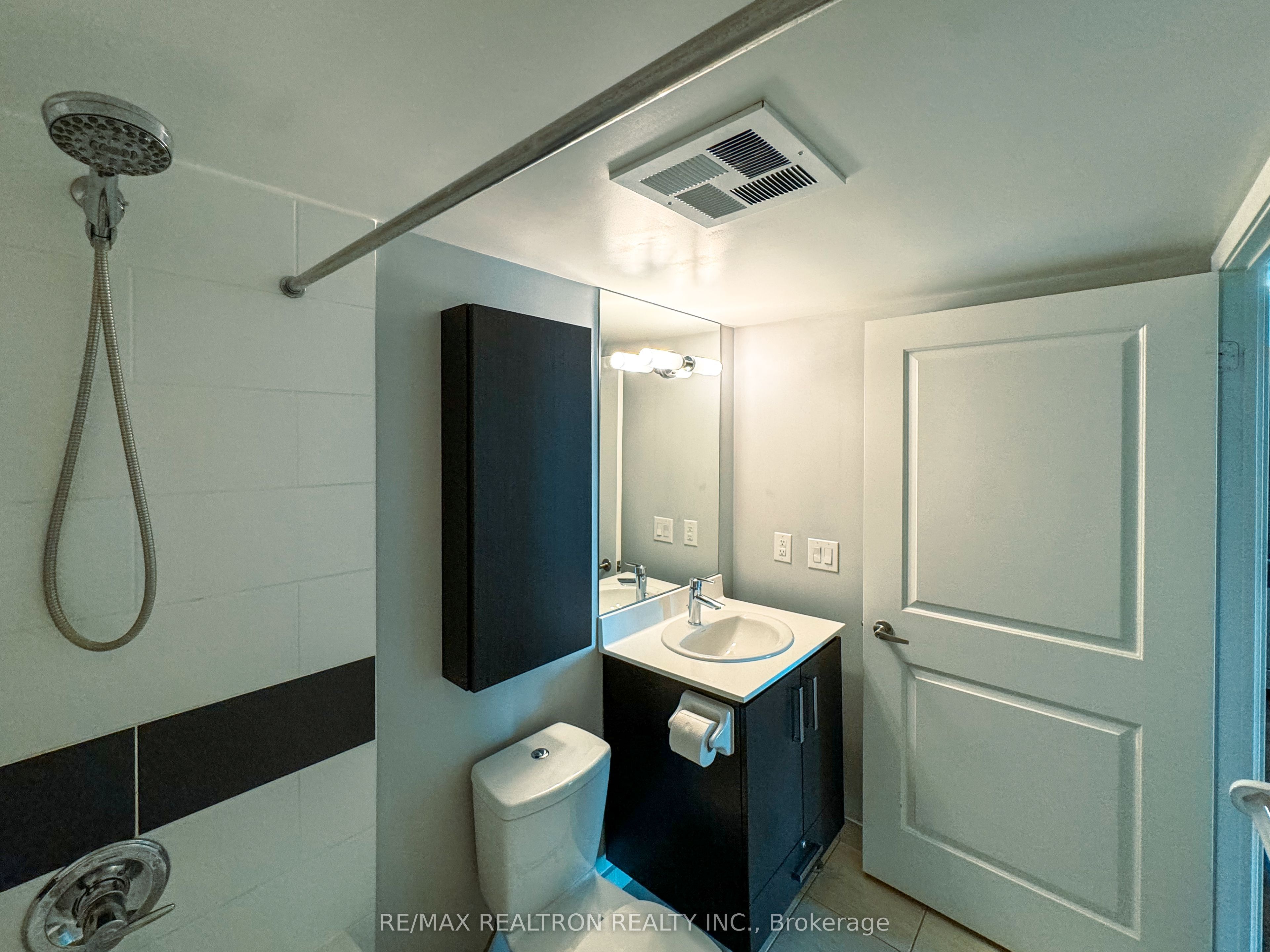 Unit 1103 - 17 Anndale Drive, North York 5