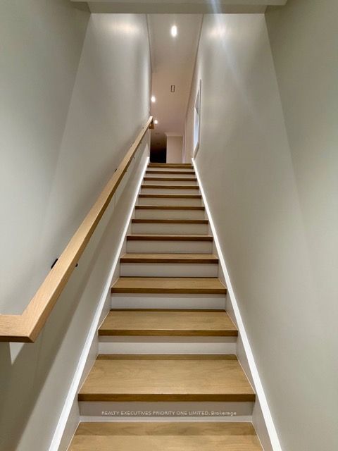 Unit 2nd Floor - 10 Lascelles Boulevard, Toronto 3