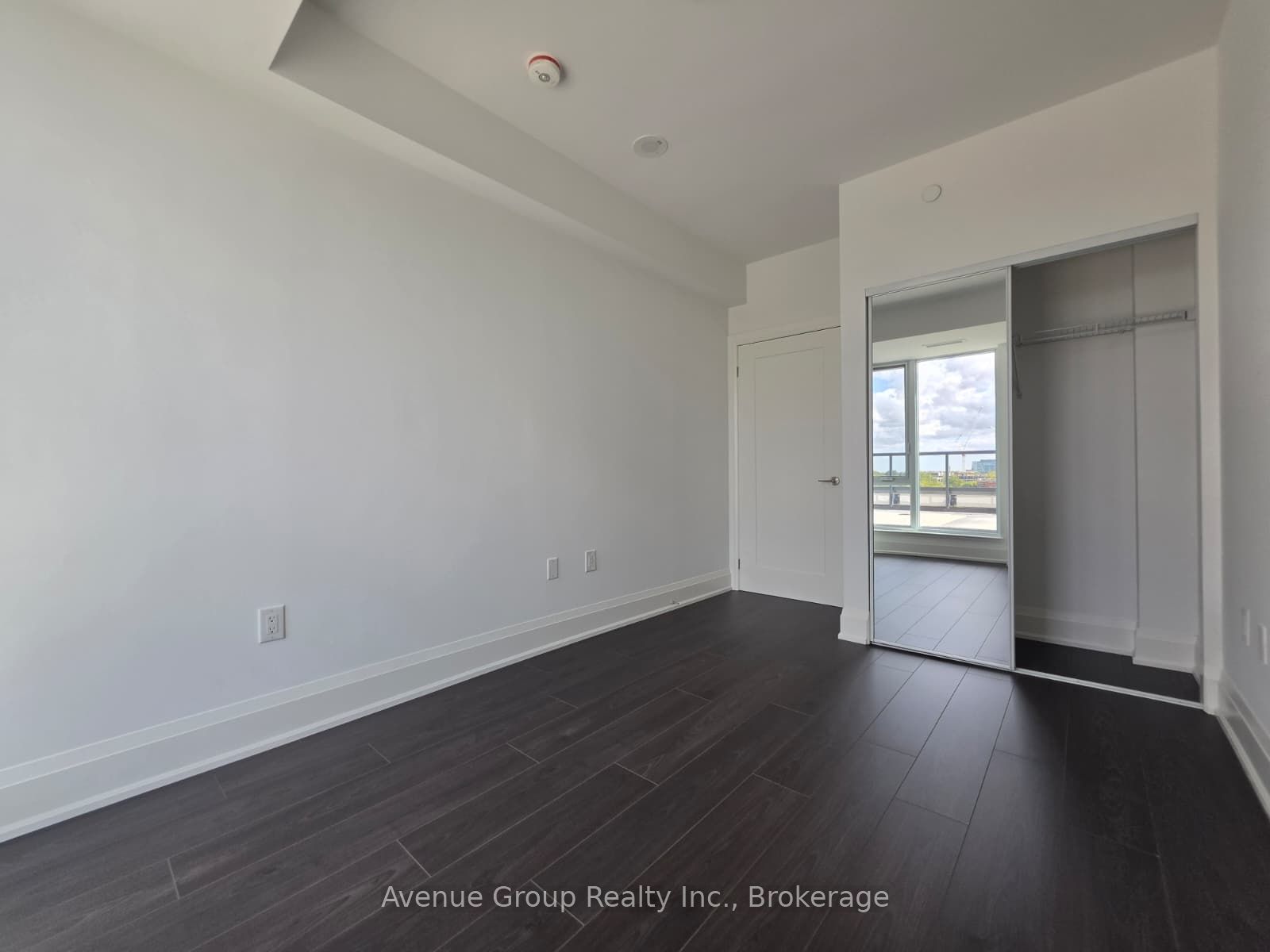 Unit 805 - 700 Sheppard Avenue W, North York 4