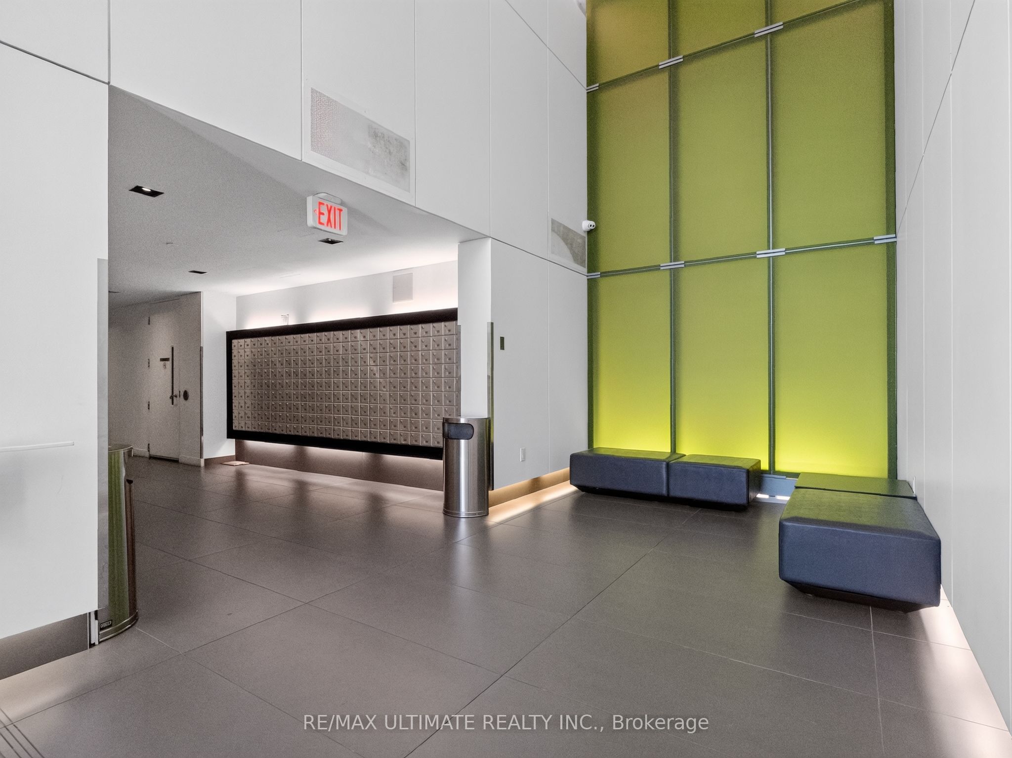 Unit 701 - 32 Trolley Crescent, Toronto 2