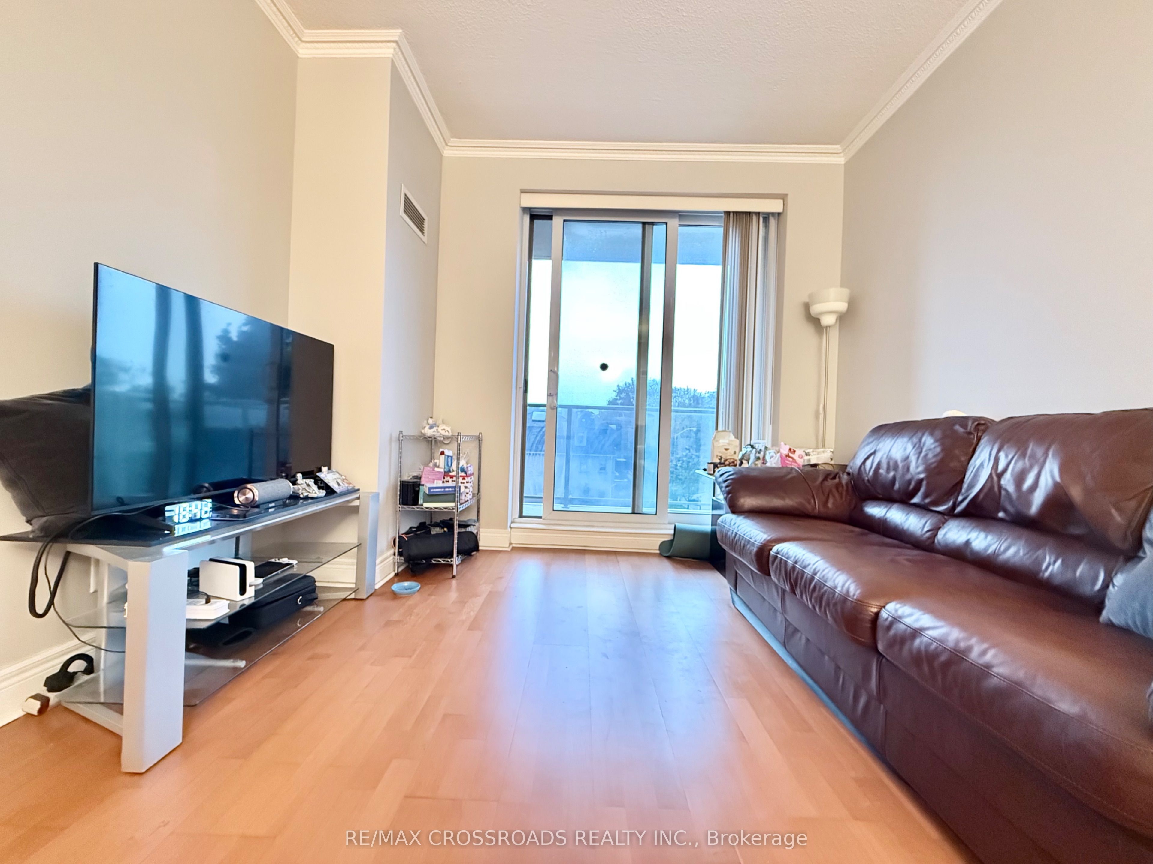 Unit 603 - 1 Clairtrell Road, North York 2