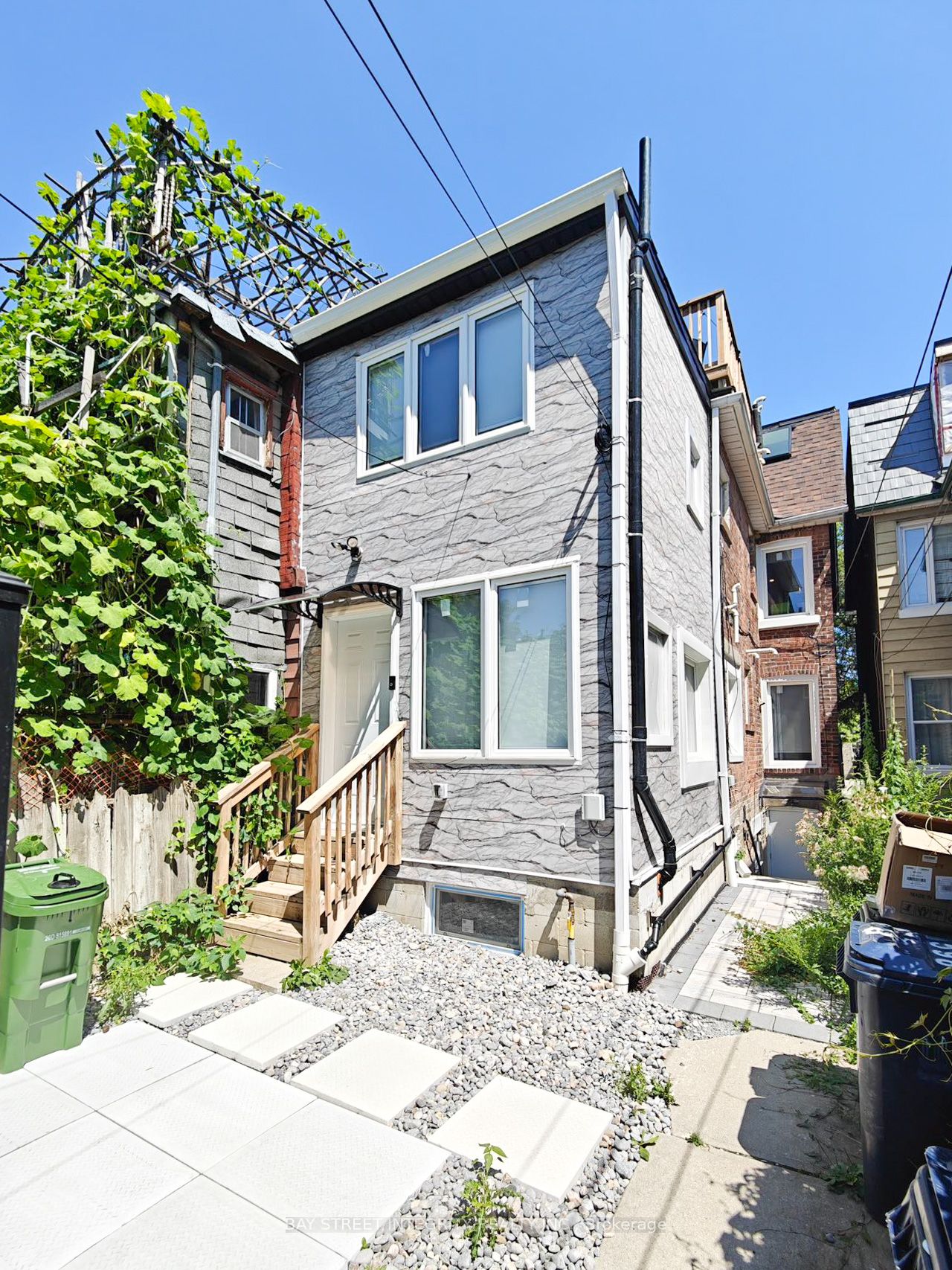 Unit Lower - 598 Crawford Street, Toronto 2