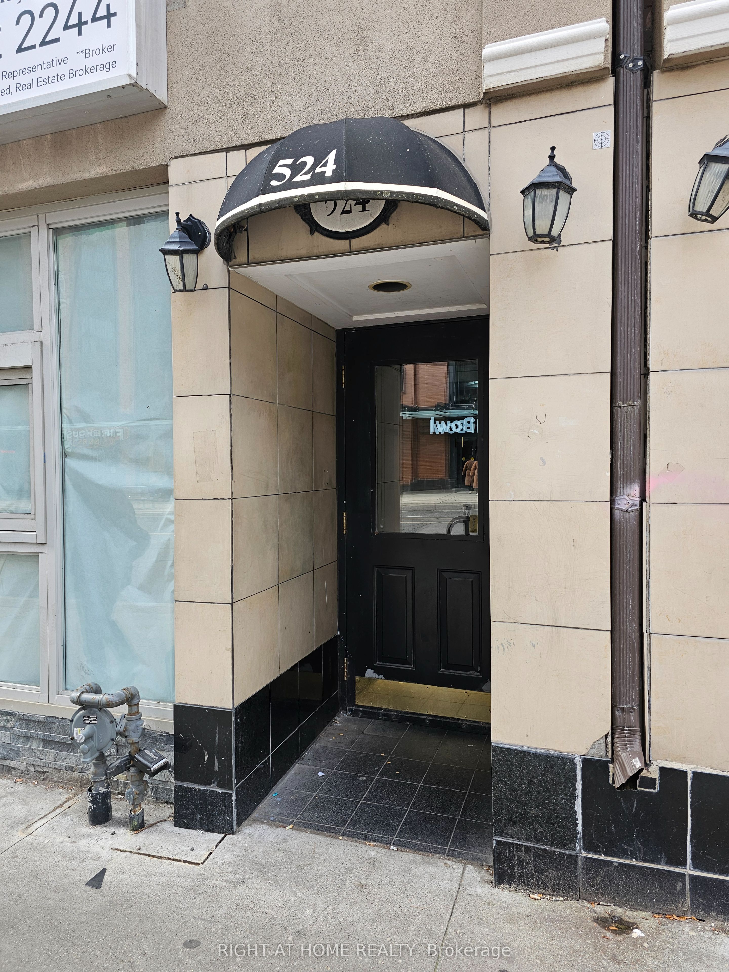 Unit 300 - 524 Yonge Street, Toronto 2