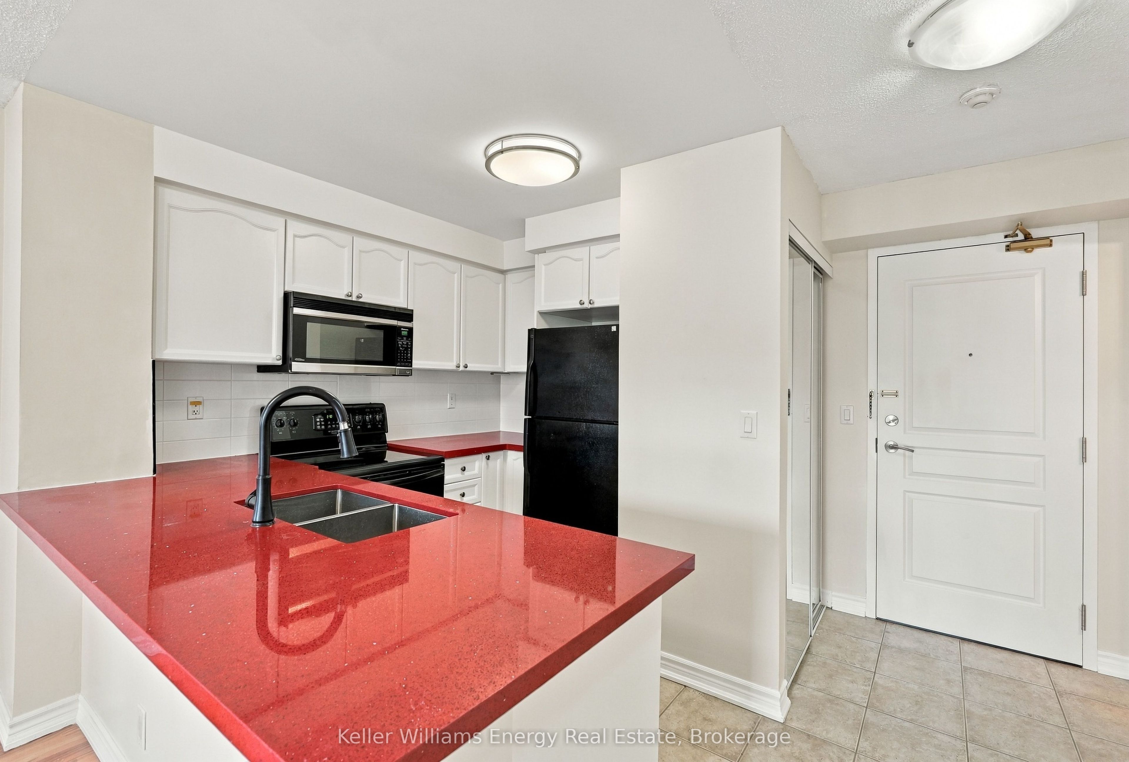 Unit 402 - 16 Dallimore Circle, North York 5