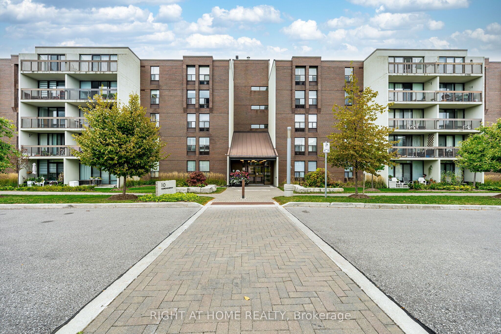 Unit 107 - 10 Fashion Roseway, North York 2