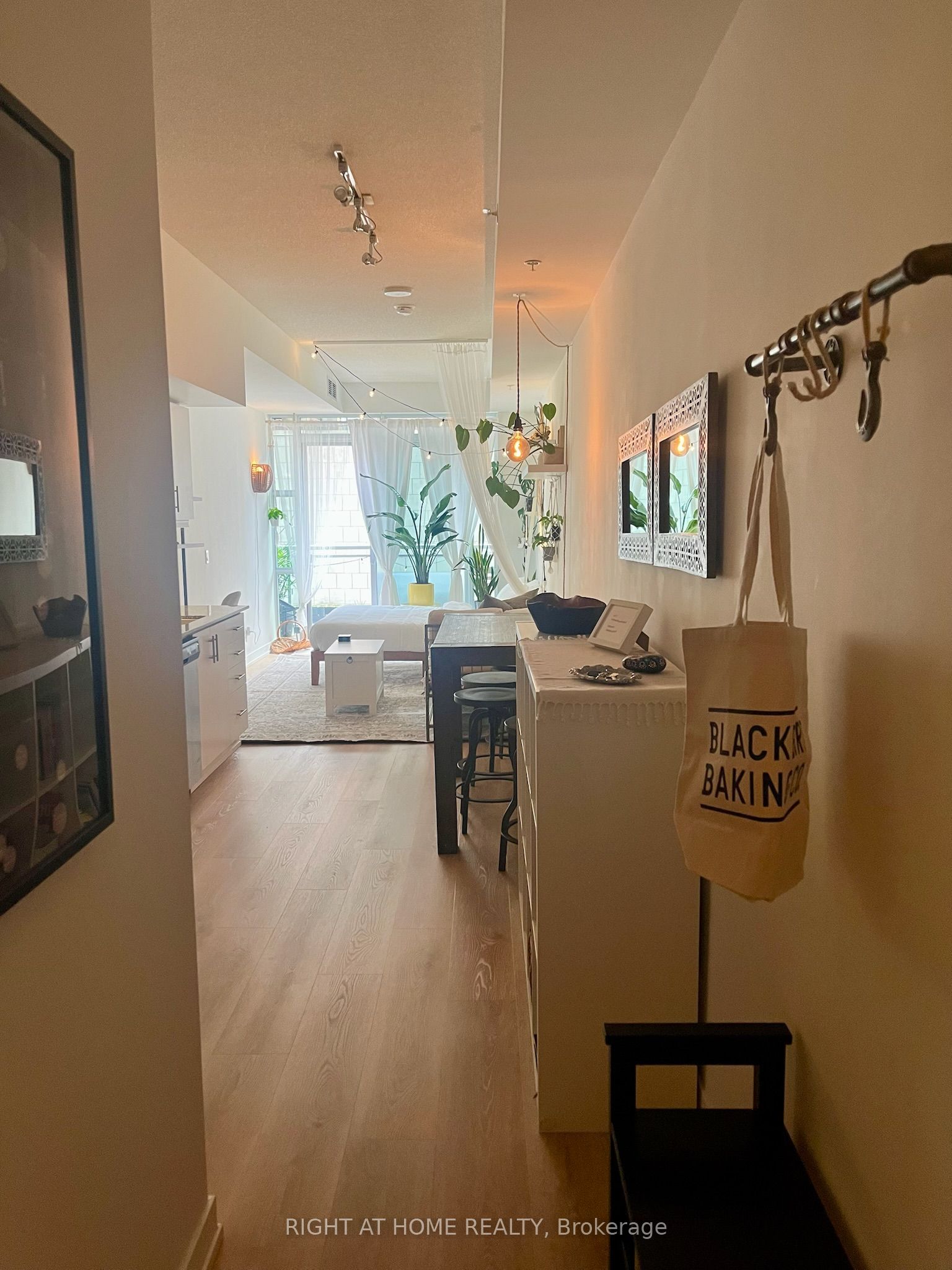 Unit 205 - 10 Willison Square, Toronto 4