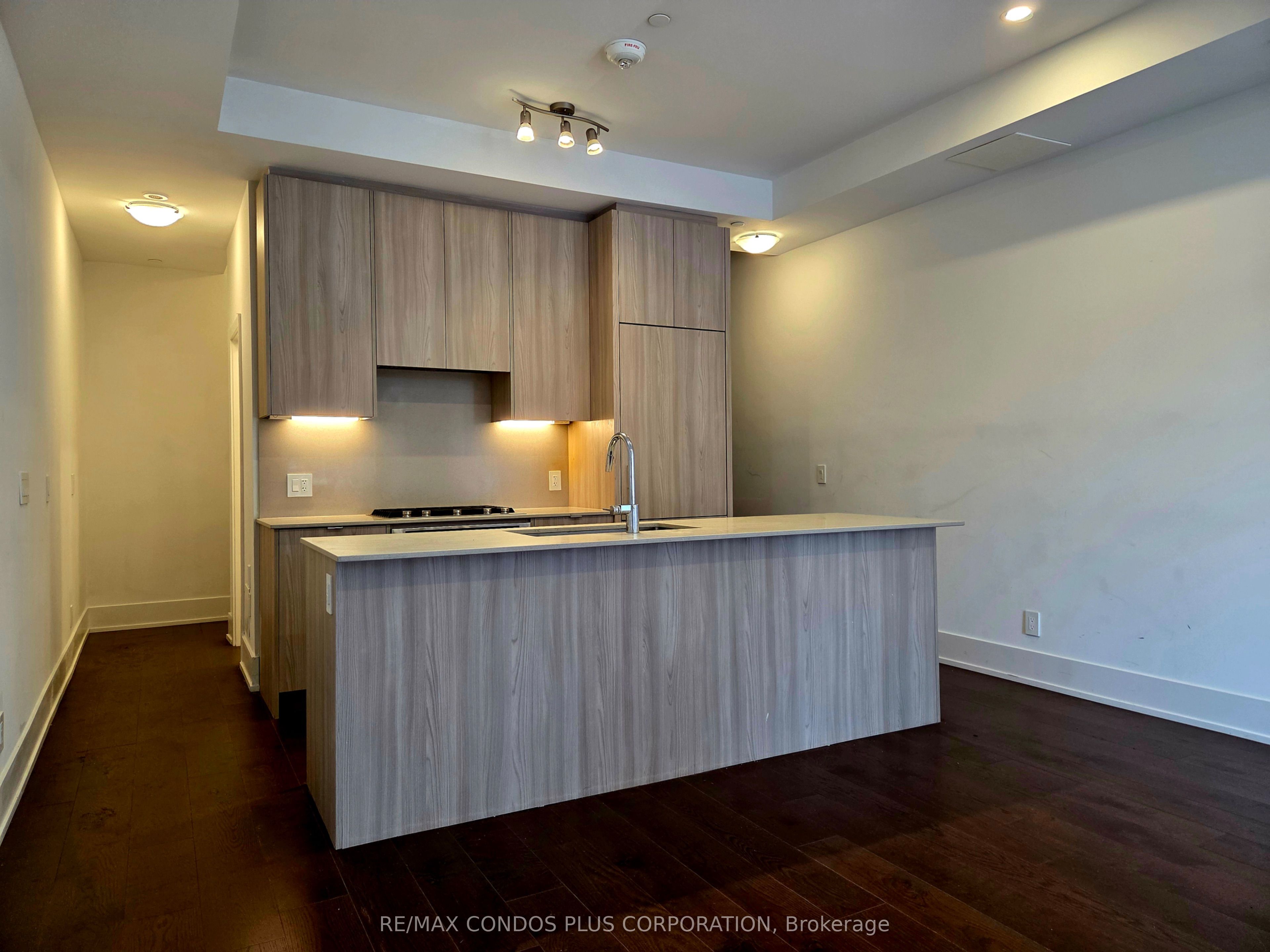 Unit 9 - 270 Davenport Road, Toronto 4