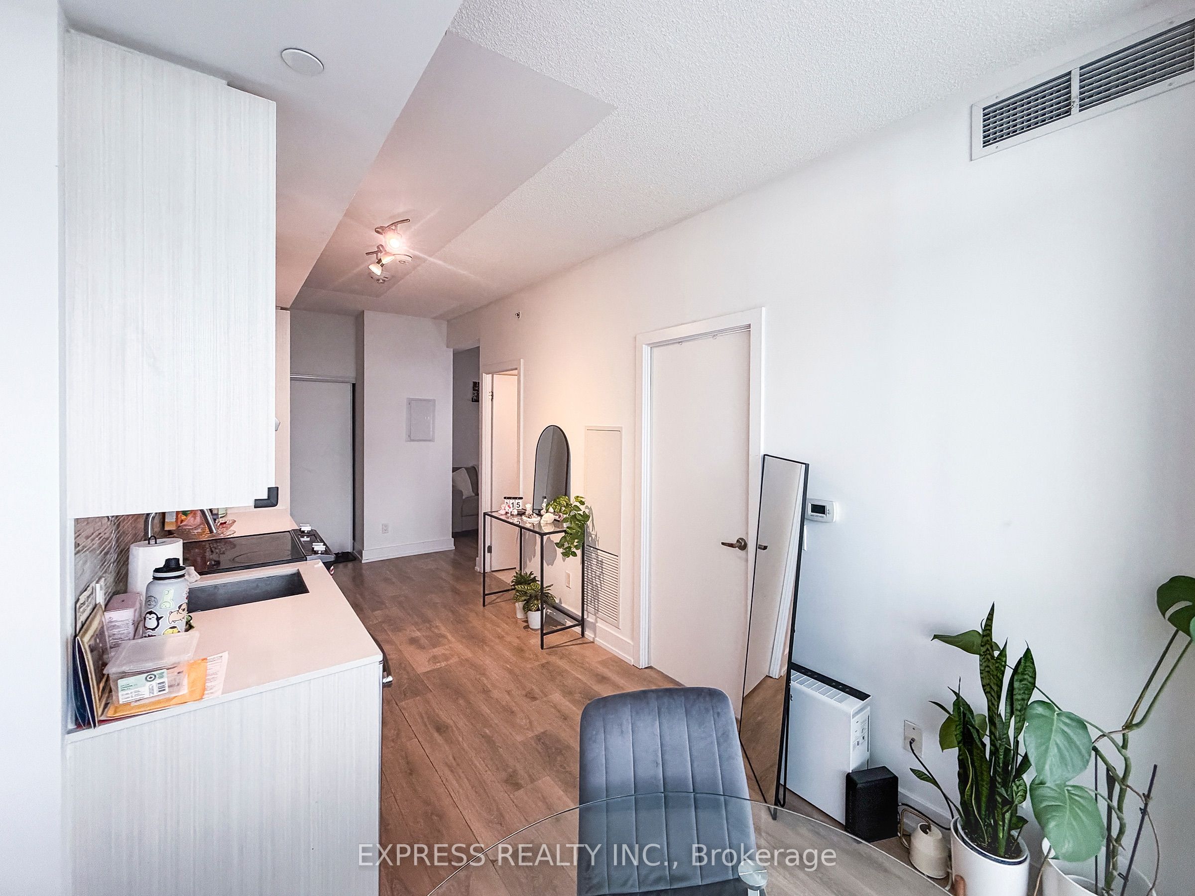 Unit 501 - 128 Fairview Mall Drive, North York 5