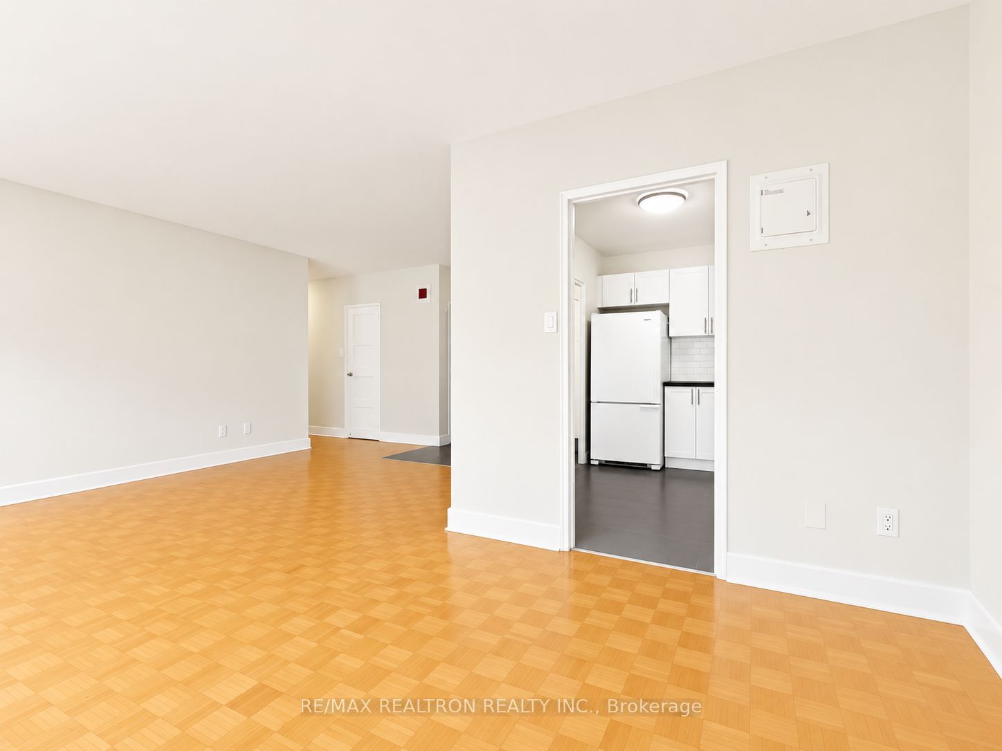 Unit 307 - 10 Shallmar Boulevard, Toronto 5