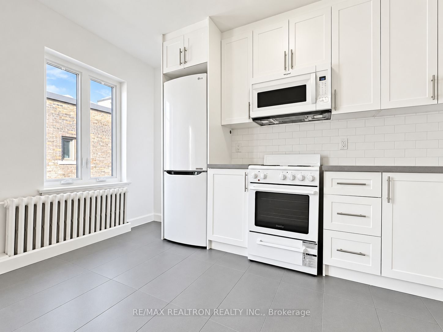 Unit 606 - 394 Avenue Road, Toronto 5