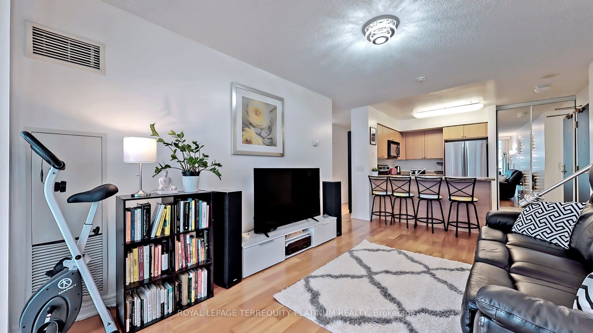 Unit 1907 - 30 Grand Trunk Crescent, Toronto 5