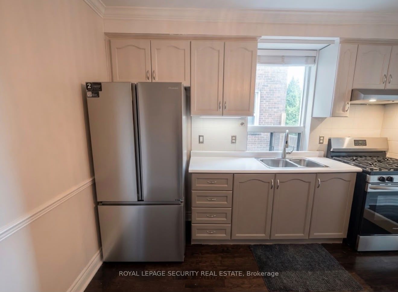 Unit Main Floor - 380 Crawford Street, Toronto 3