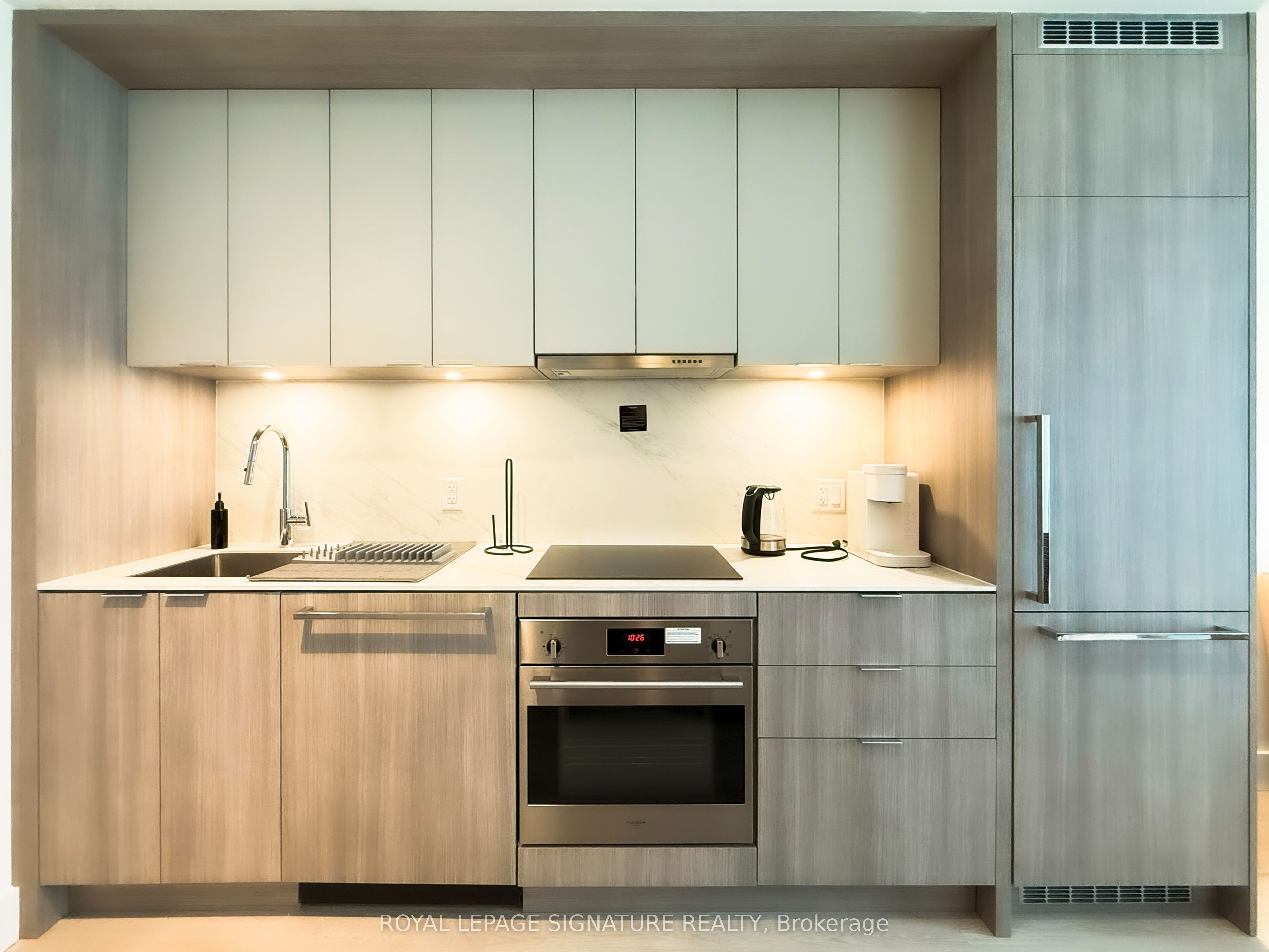 Unit 614 - 6 Greenbriar Road, North York 5