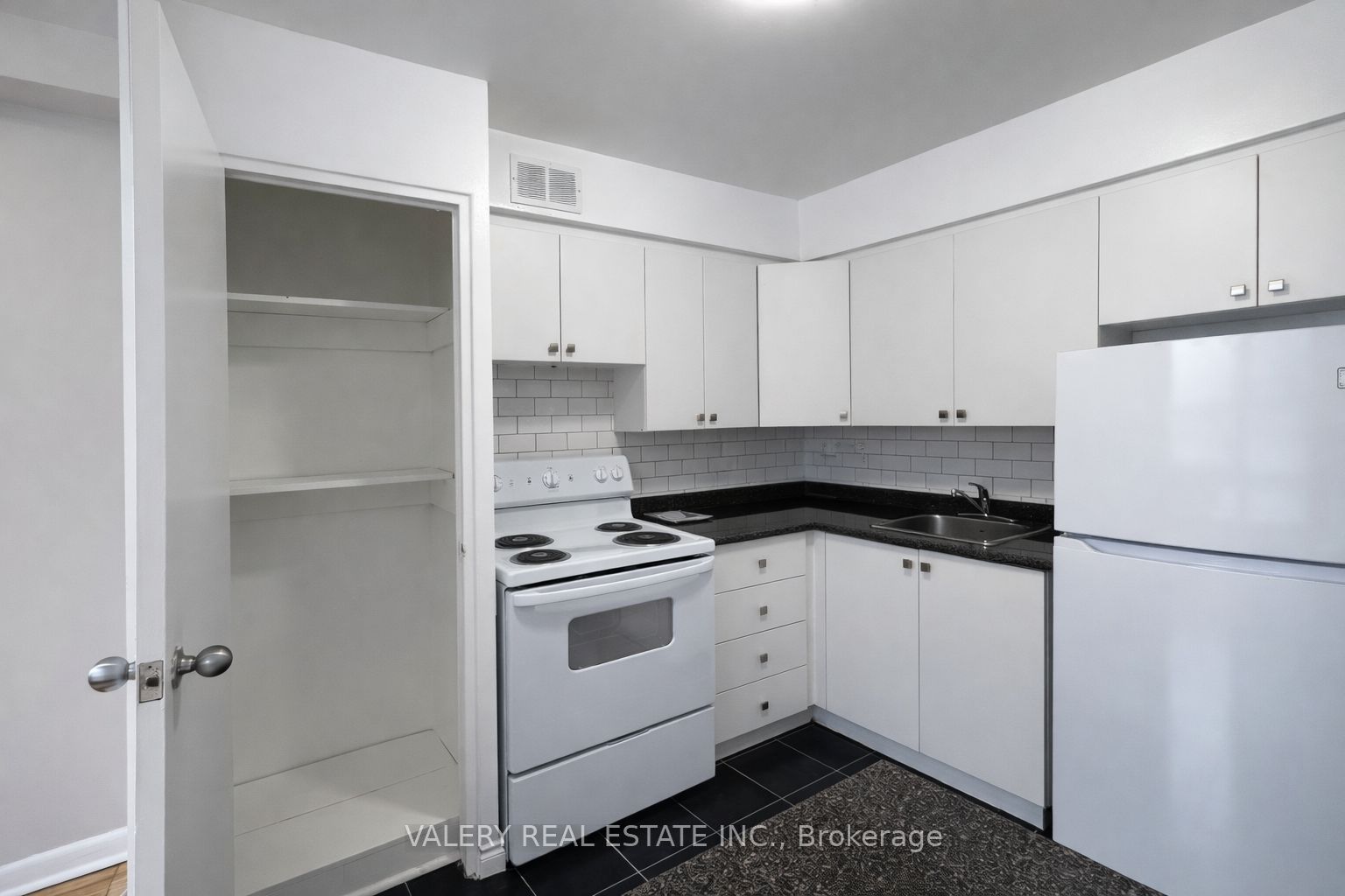 Unit 207 - 42 Thorncliffe Park Drive, Toronto 2